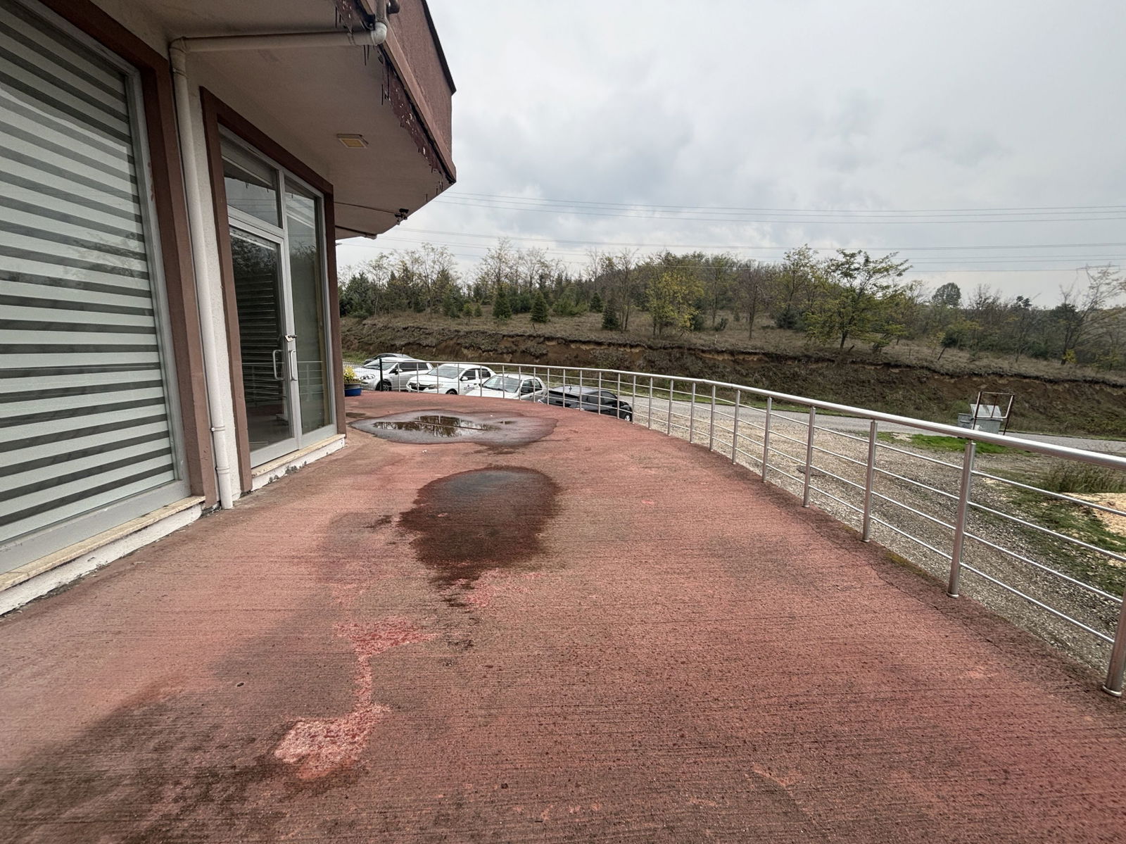 KONURALP ÜNİVERSİTE YERLEŞKESİNDE 194 M2 KİRALIK DÜKKAN