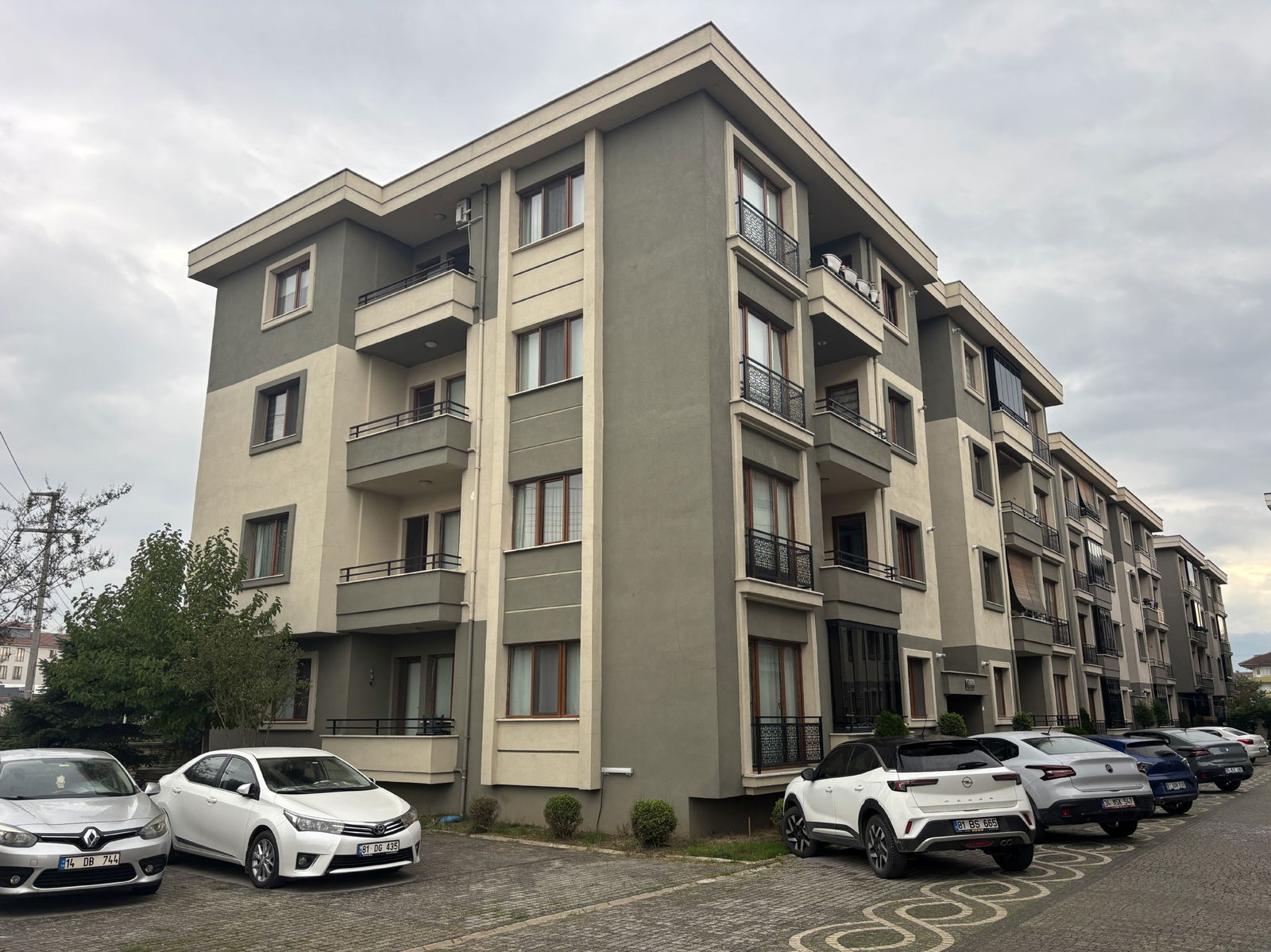 TORUNAY SİTESİ'NDE 3+1 150 M2 SATILIK ARA KAT DAİRE