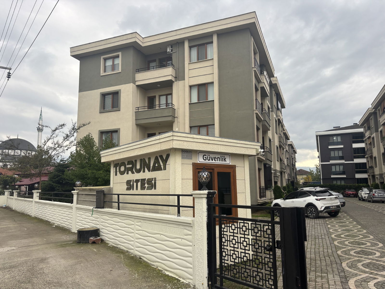 TORUNAY SİTESİ'NDE 3+1 150 M2 SATILIK ARA KAT DAİRE
