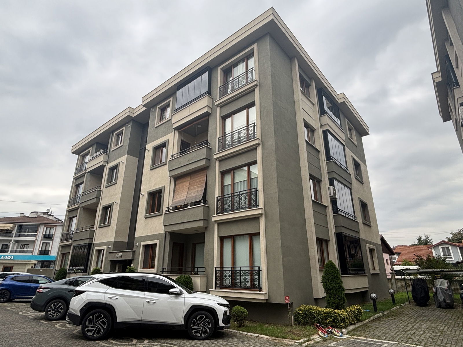 TORUNAY SİTESİ'NDE 3+1 150 M2 SATILIK ARA KAT DAİRE