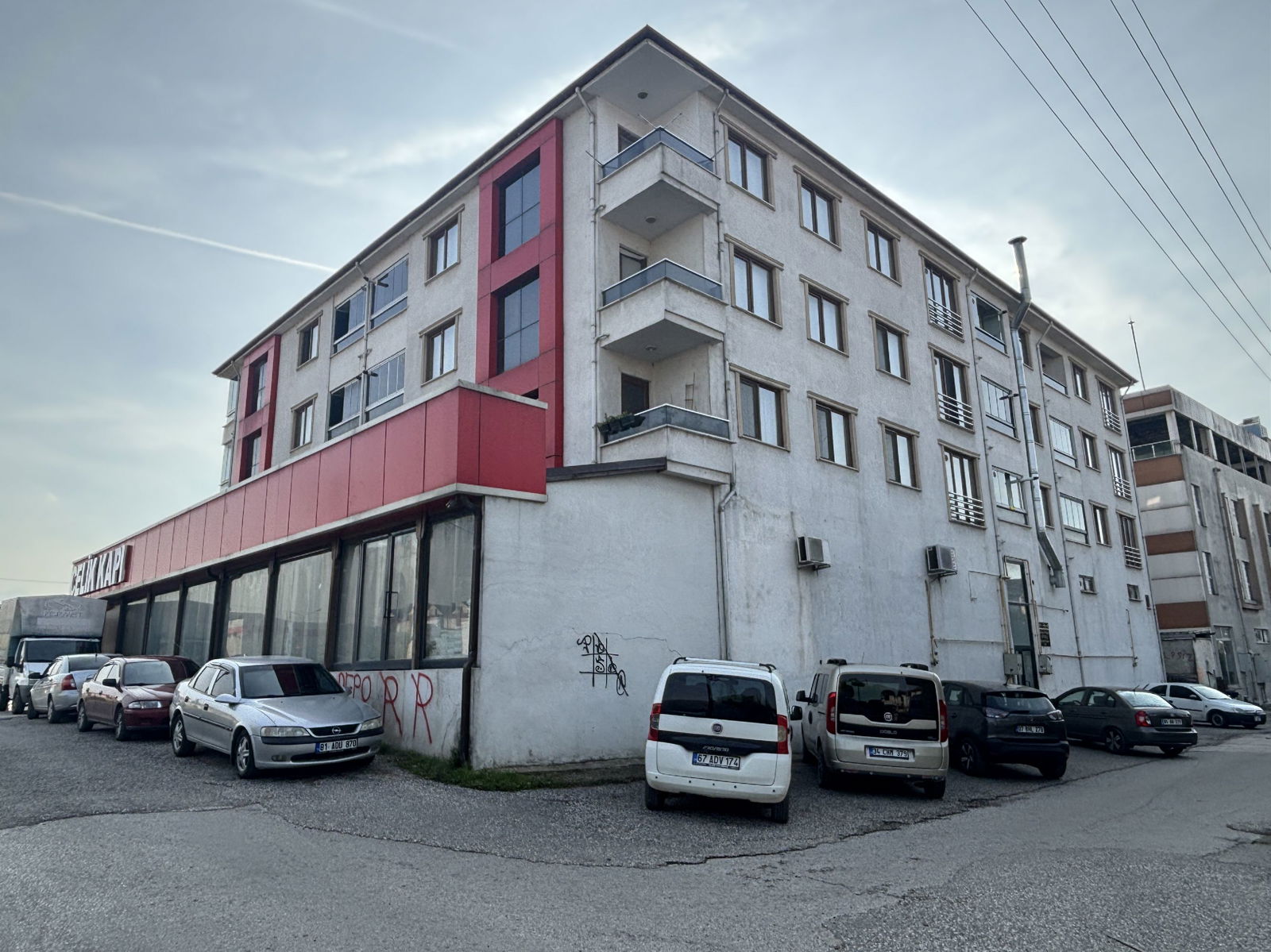 HAMİDİYE MAHALLESİ'NDE 2+1 100 M2 SATILIK ARA KAT DAİRE