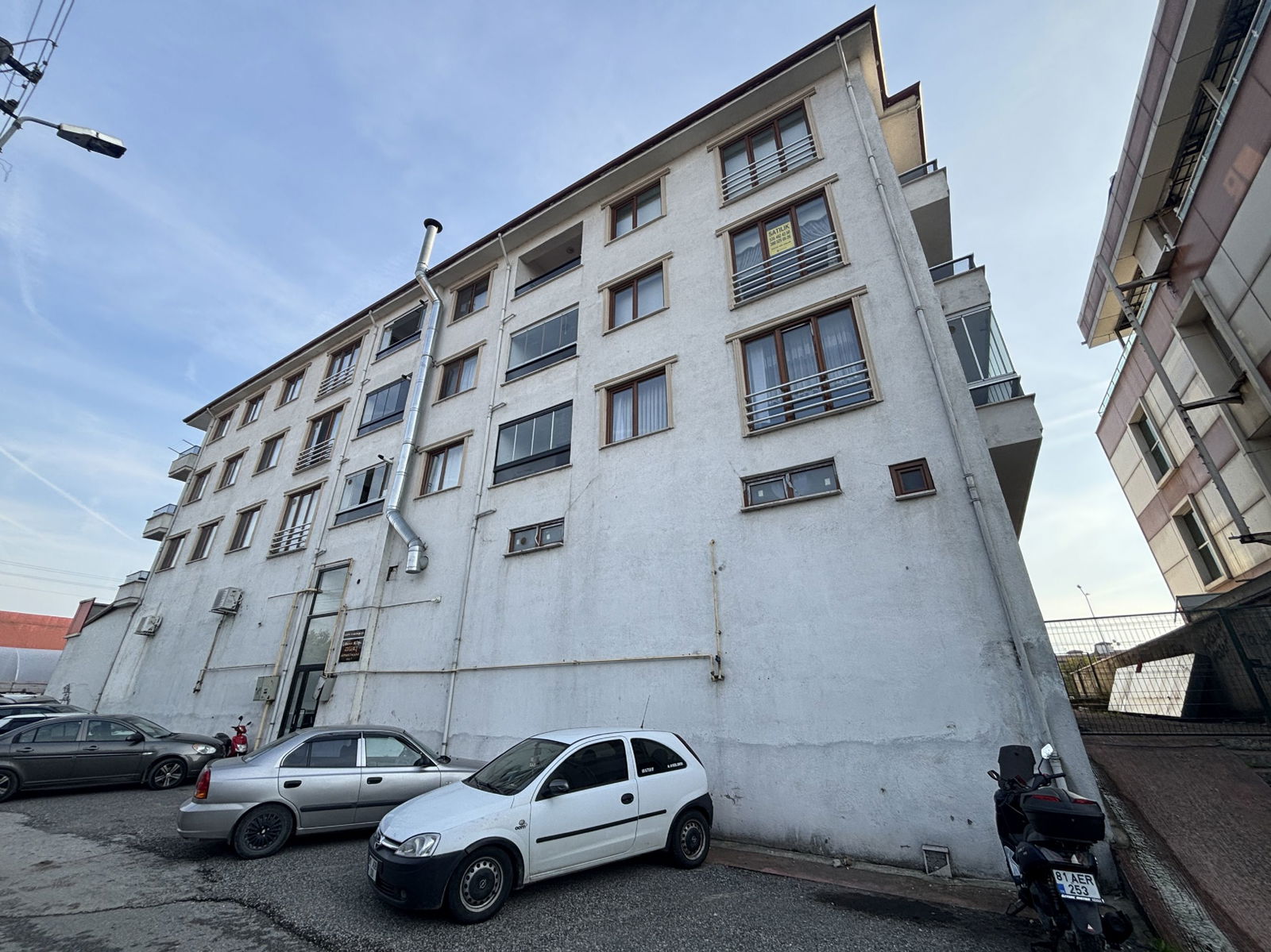 HAMİDİYE MAHALLESİ'NDE 2+1 100 M2 SATILIK ARA KAT DAİRE