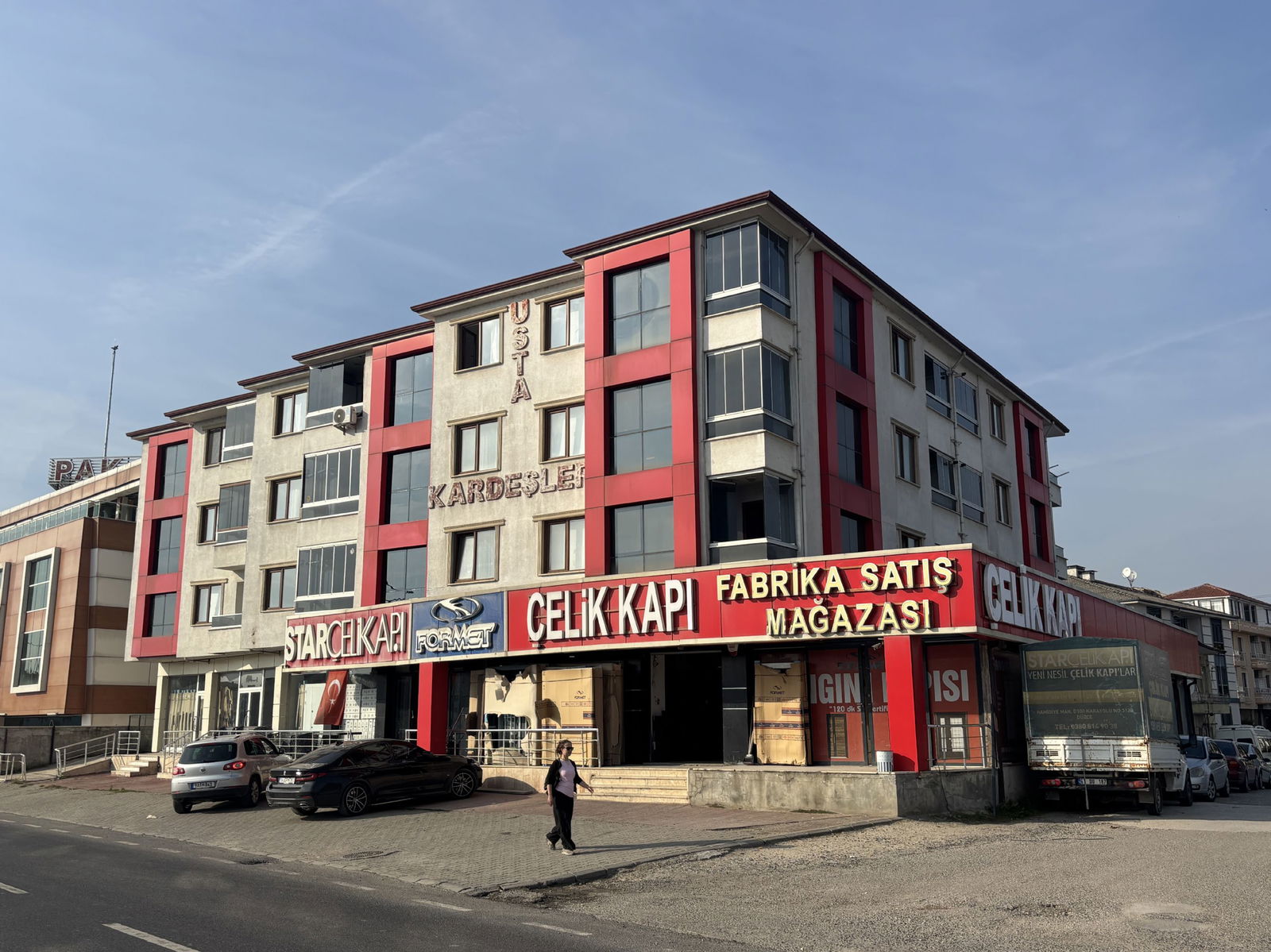 HAMİDİYE MAHALLESİ'NDE 2+1 100 M2 SATILIK ARA KAT DAİRE