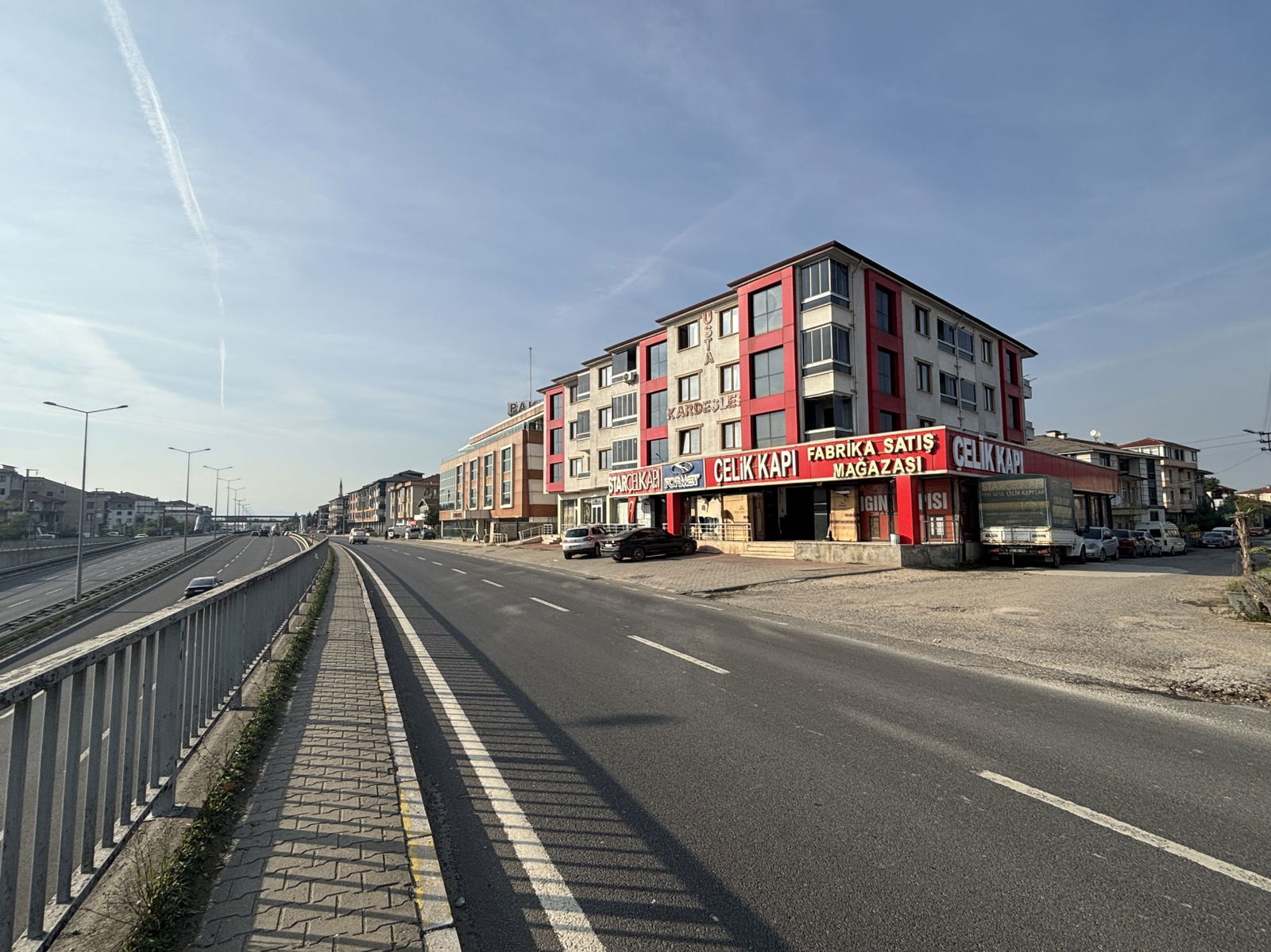 HAMİDİYE MAHALLESİ'NDE 2+1 100 M2 SATILIK ARA KAT DAİRE