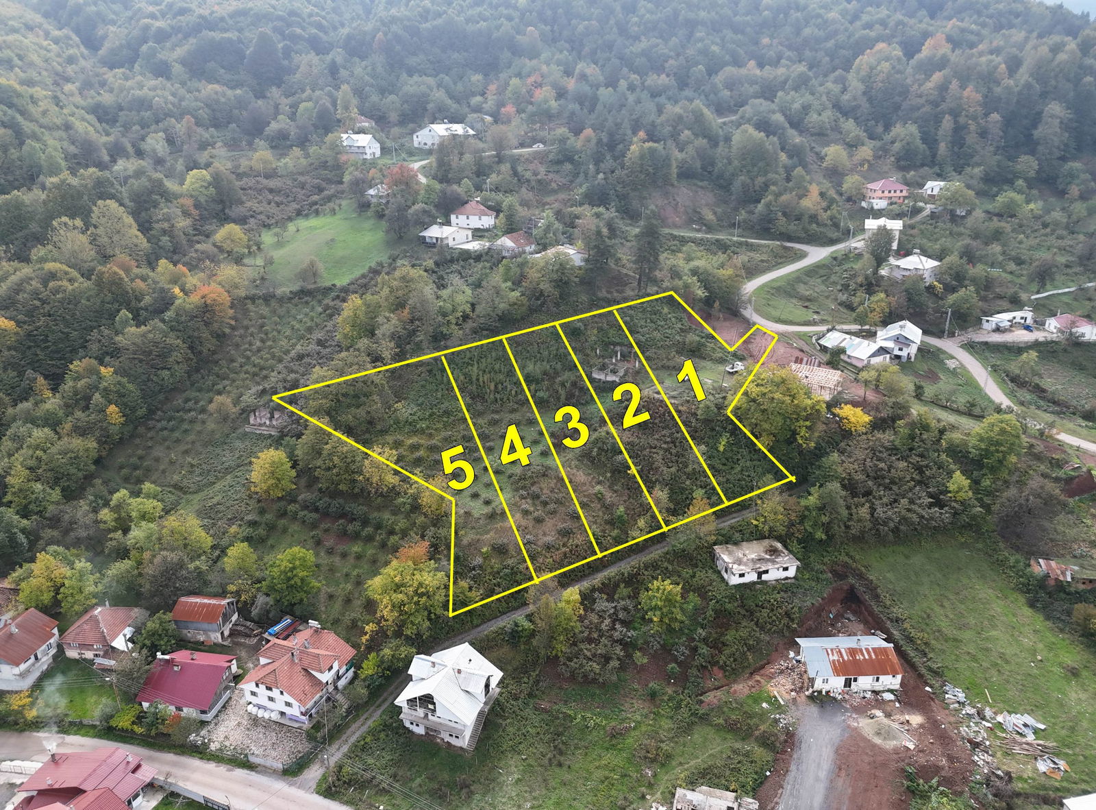 KAYNAŞLI DİPSİZGÖL'DE 976 - 1496 M2 ARASINDA SATILIK PARSELLER