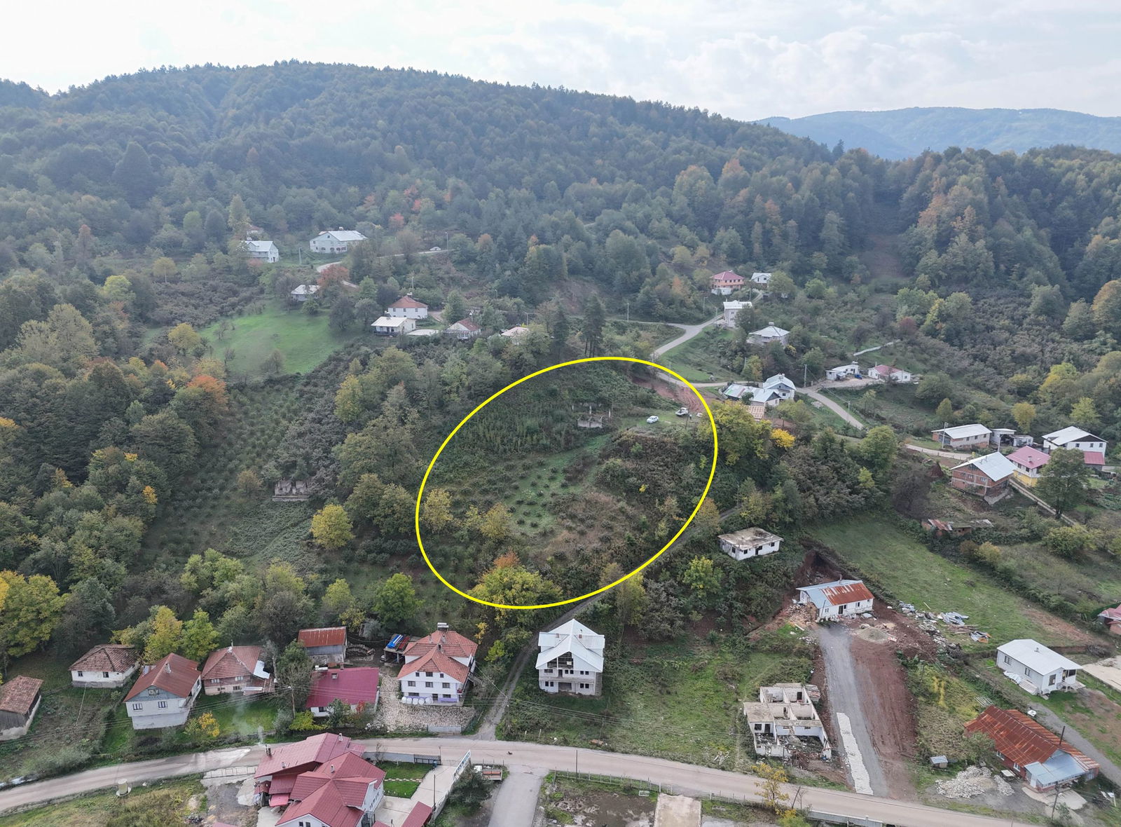 KAYNAŞLI DİPSİZGÖL'DE 976 - 1496 M2 ARASINDA SATILIK PARSELLER