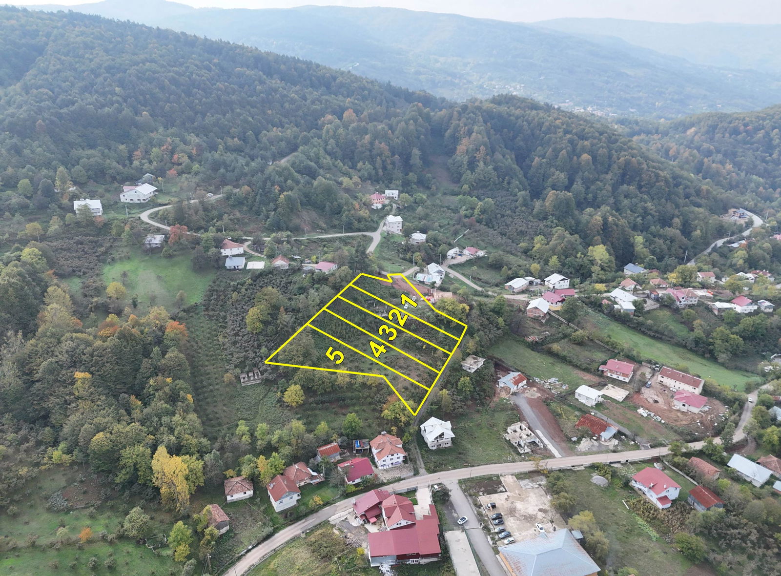 KAYNAŞLI DİPSİZGÖL'DE 976 - 1496 M2 ARASINDA SATILIK PARSELLER