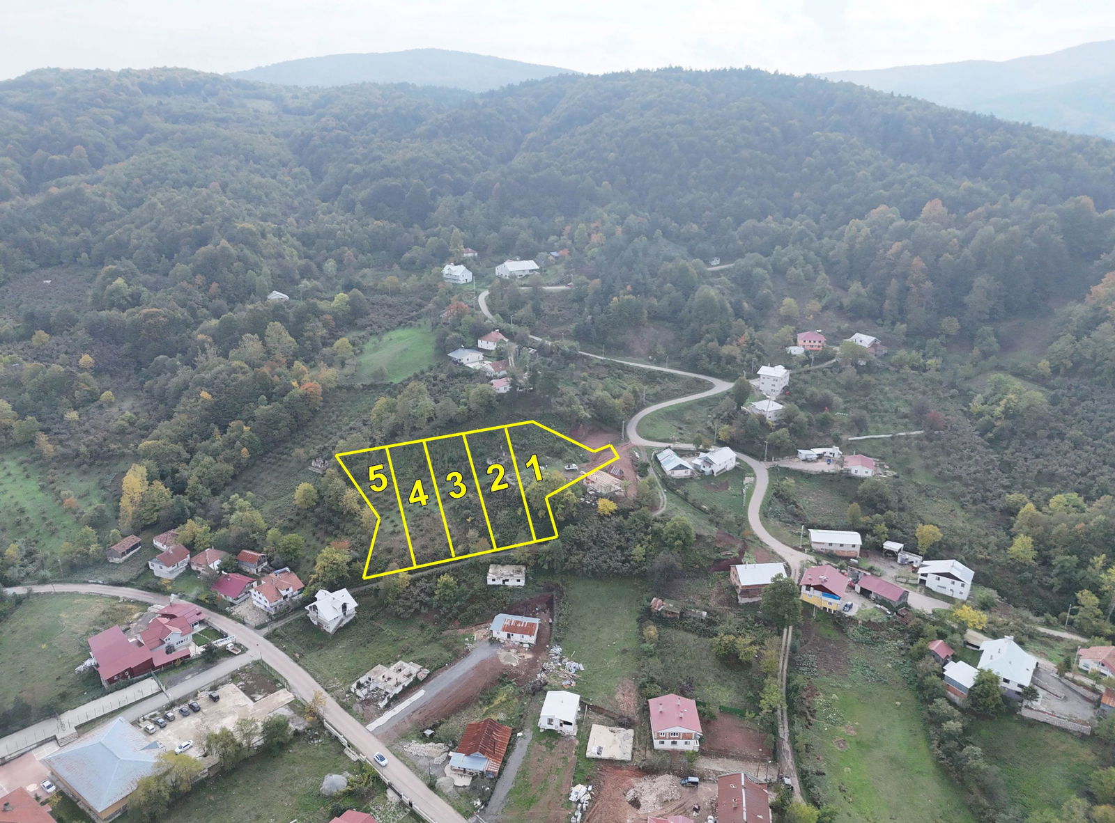 KAYNAŞLI DİPSİZGÖL'DE 976 - 1496 M2 ARASINDA SATILIK PARSELLER