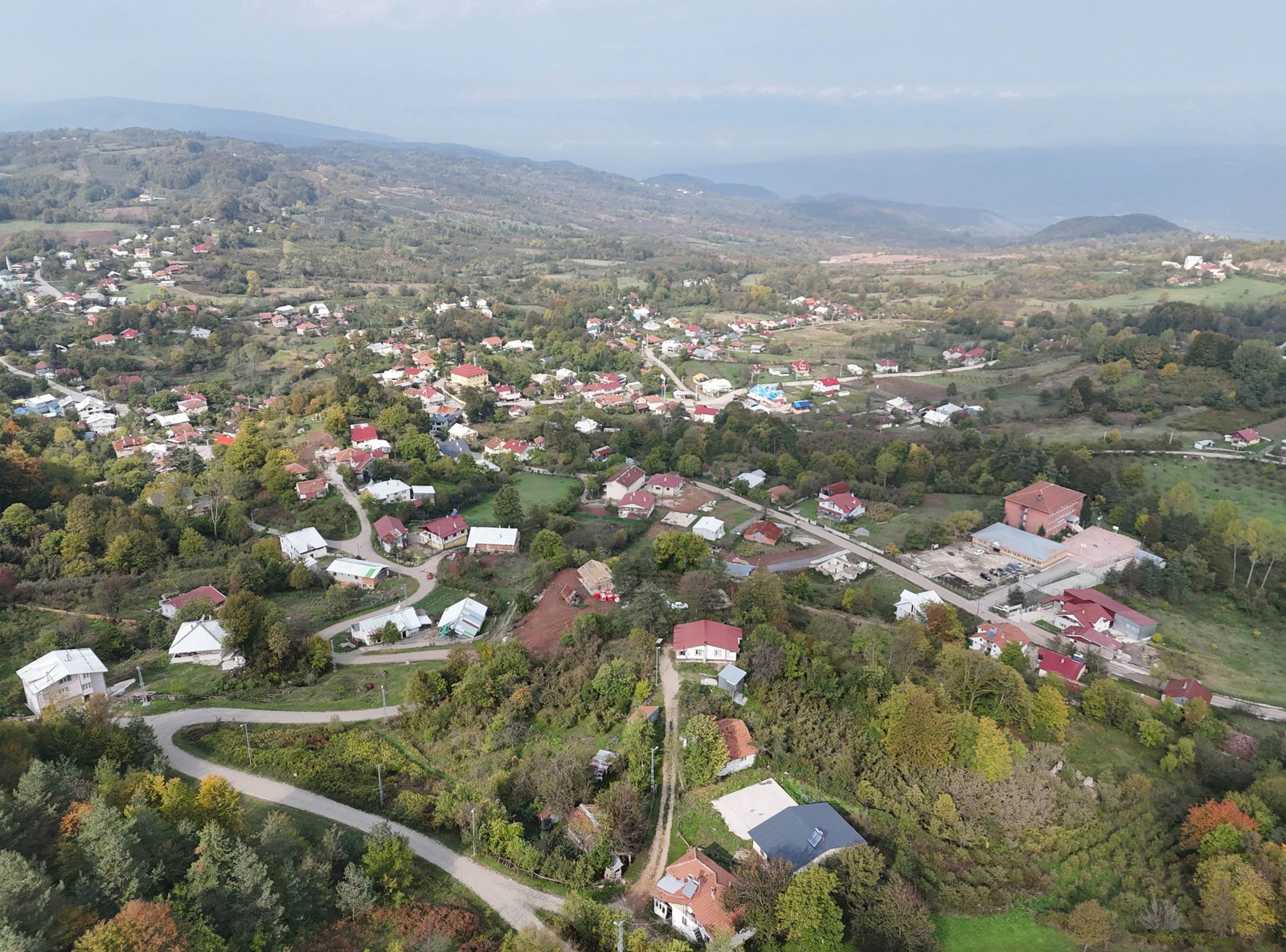 KAYNAŞLI DİPSİZGÖL'DE 976 - 1496 M2 ARASINDA SATILIK PARSELLER