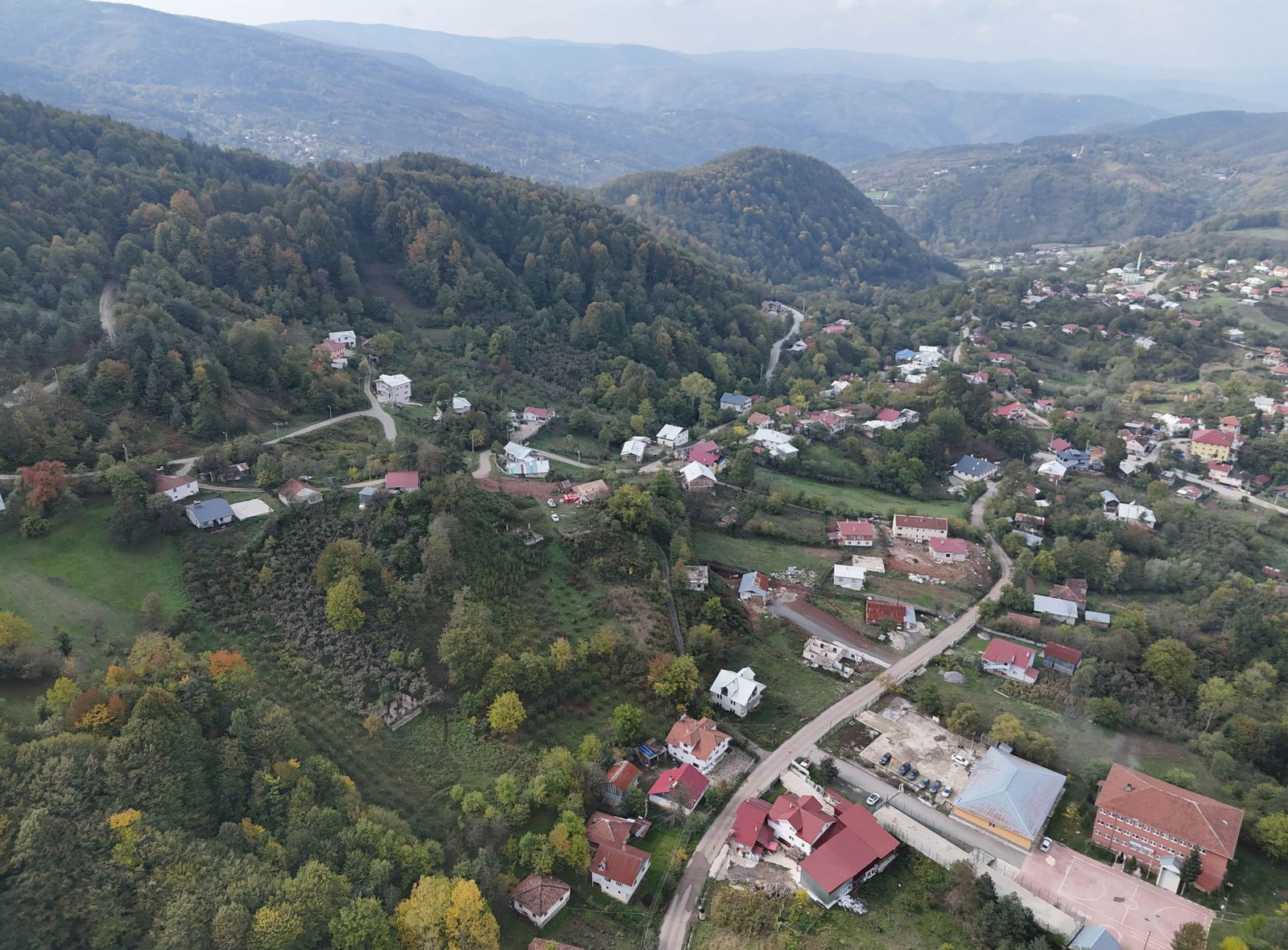 KAYNAŞLI DİPSİZGÖL'DE 976 - 1496 M2 ARASINDA SATILIK PARSELLER