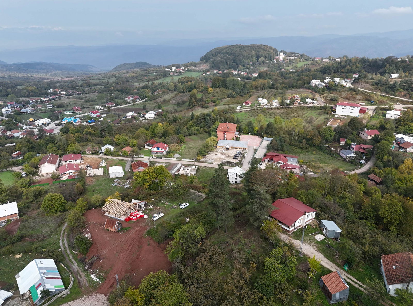 KAYNAŞLI DİPSİZGÖL'DE 976 - 1496 M2 ARASINDA SATILIK PARSELLER