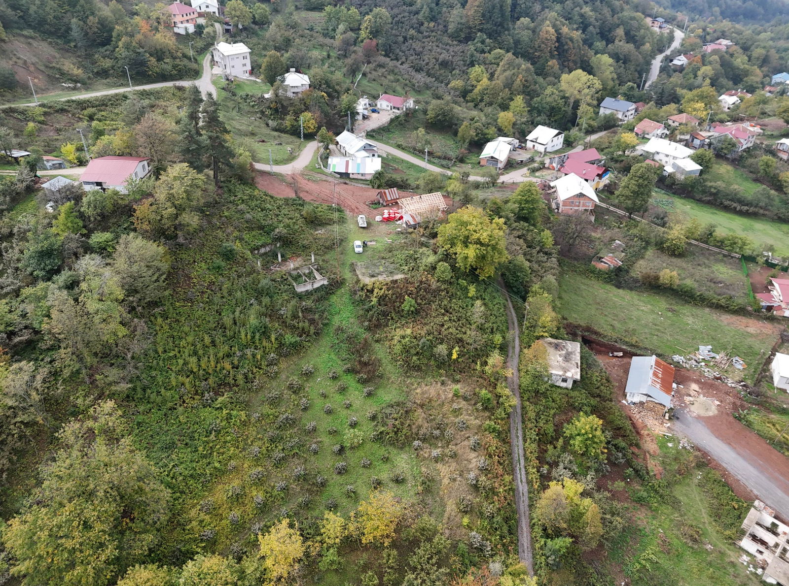 KAYNAŞLI DİPSİZGÖL'DE 976 - 1496 M2 ARASINDA SATILIK PARSELLER