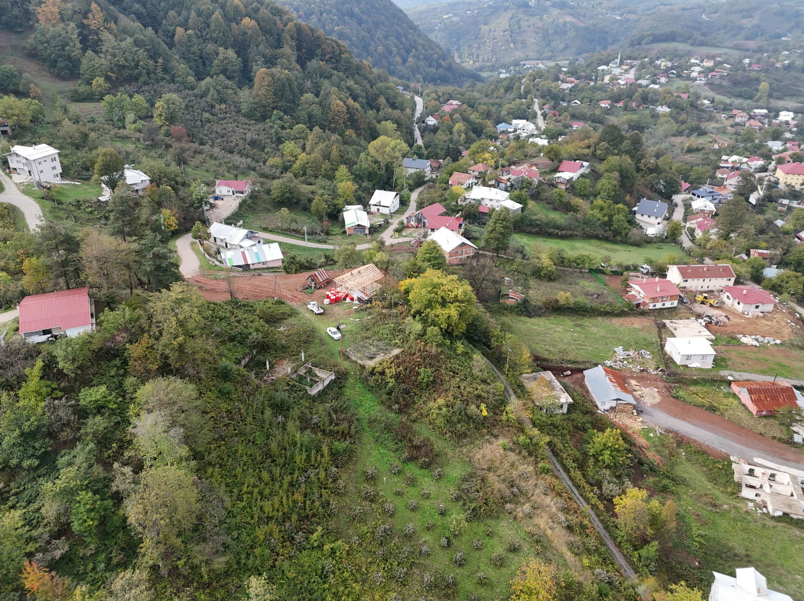 KAYNAŞLI DİPSİZGÖL'DE 976 - 1496 M2 ARASINDA SATILIK PARSELLER