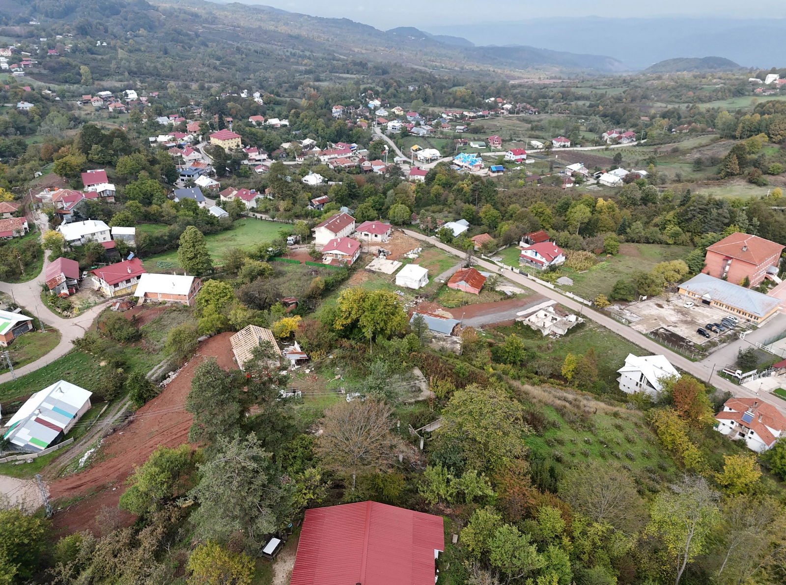 KAYNAŞLI DİPSİZGÖL'DE 976 - 1496 M2 ARASINDA SATILIK PARSELLER