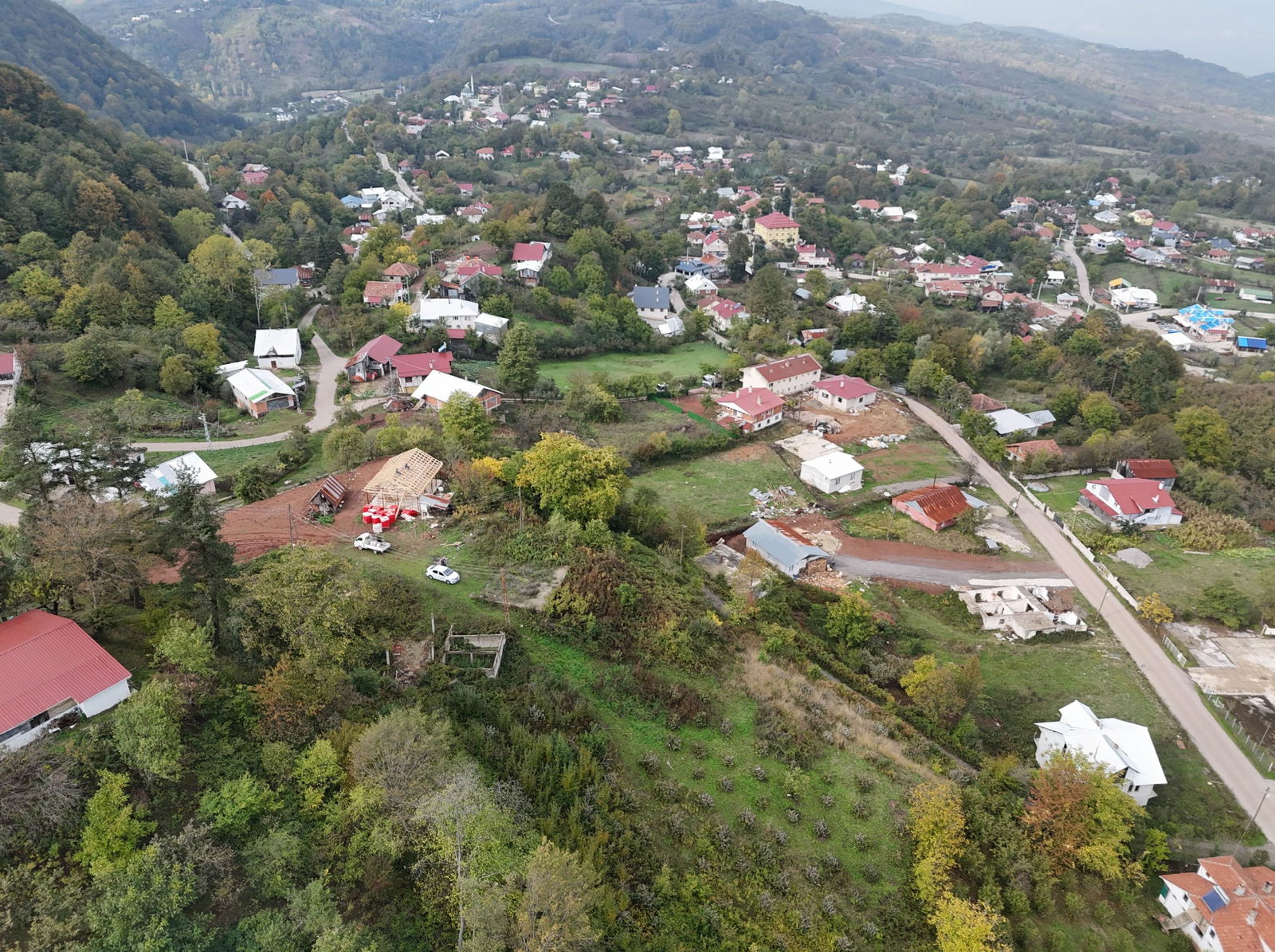 KAYNAŞLI DİPSİZGÖL'DE 976 - 1496 M2 ARASINDA SATILIK PARSELLER