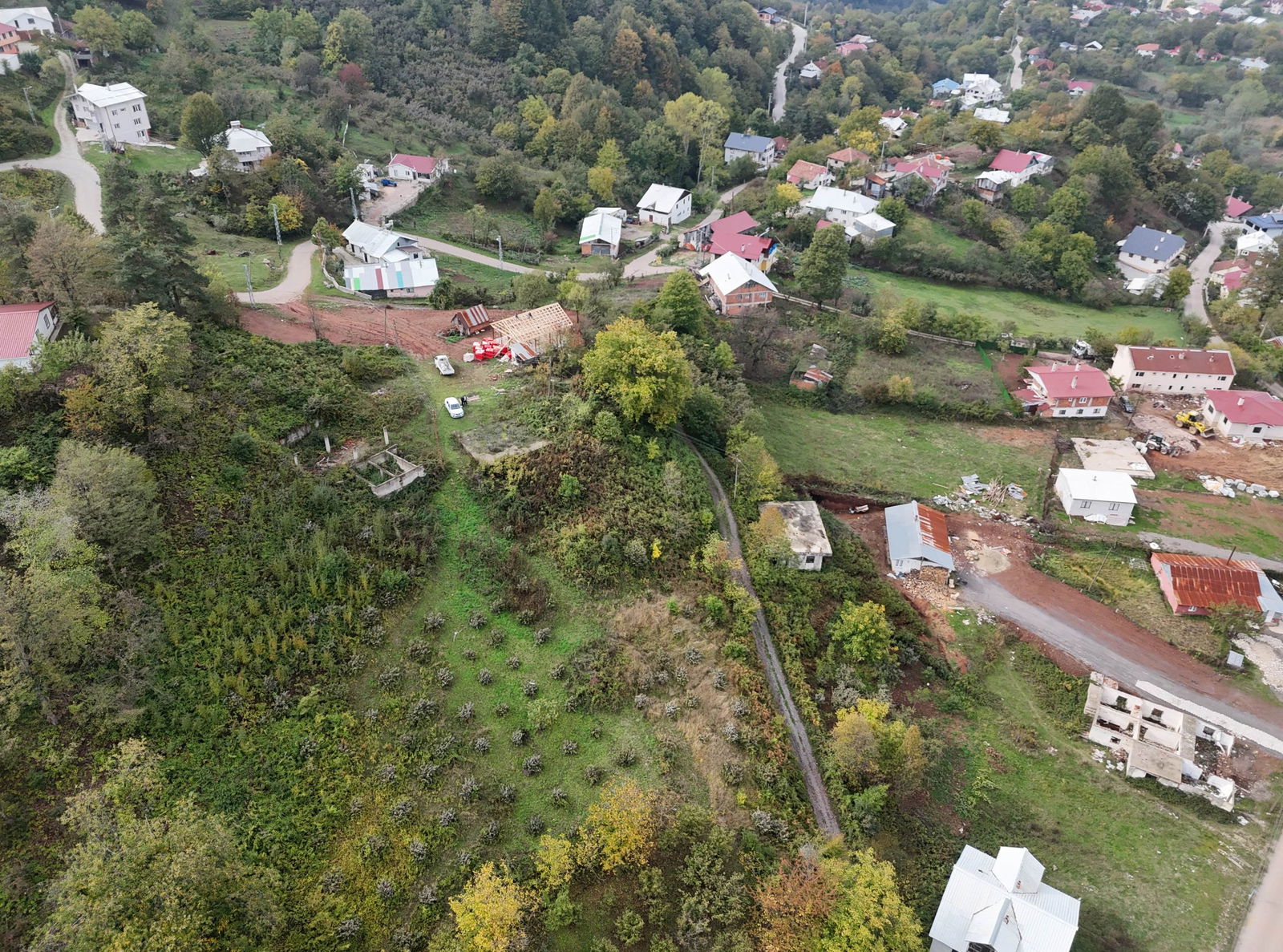 KAYNAŞLI DİPSİZGÖL'DE 976 - 1496 M2 ARASINDA SATILIK PARSELLER