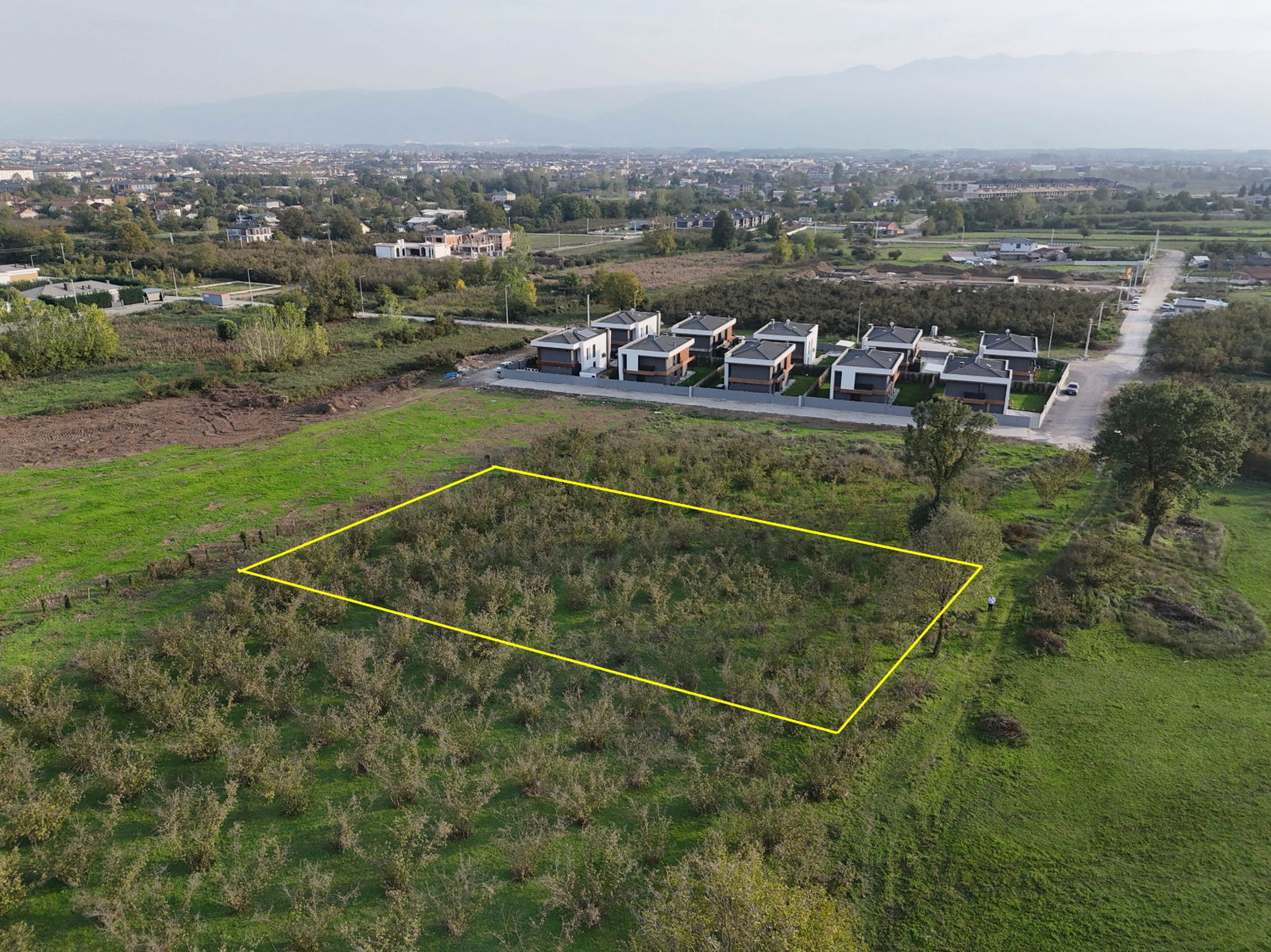 SARAYYERİ MAHALLESİ'NDE 2050 M2 SATILIK ARSA