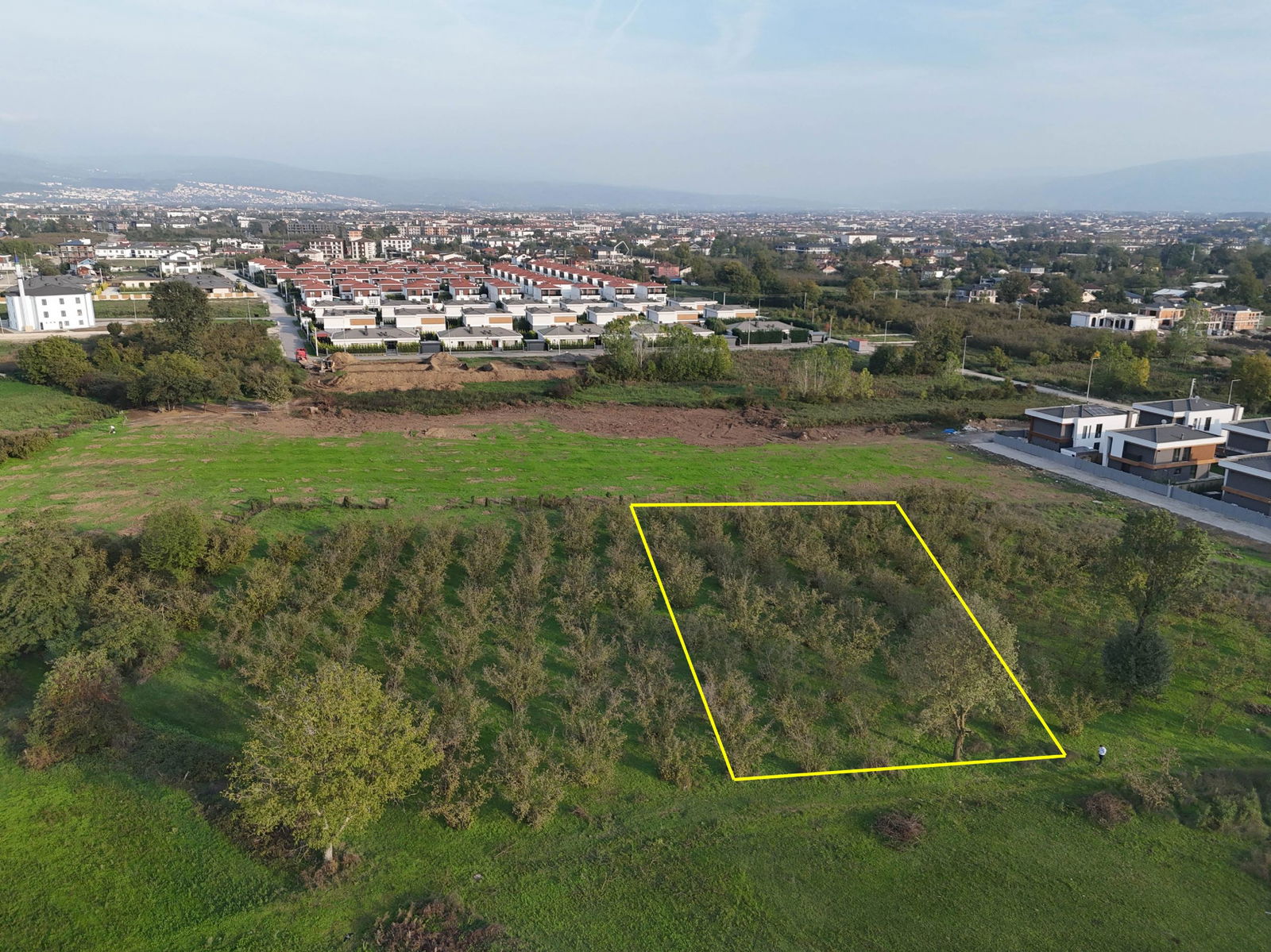 SARAYYERİ MAHALLESİ'NDE 2050 M2 SATILIK ARSA