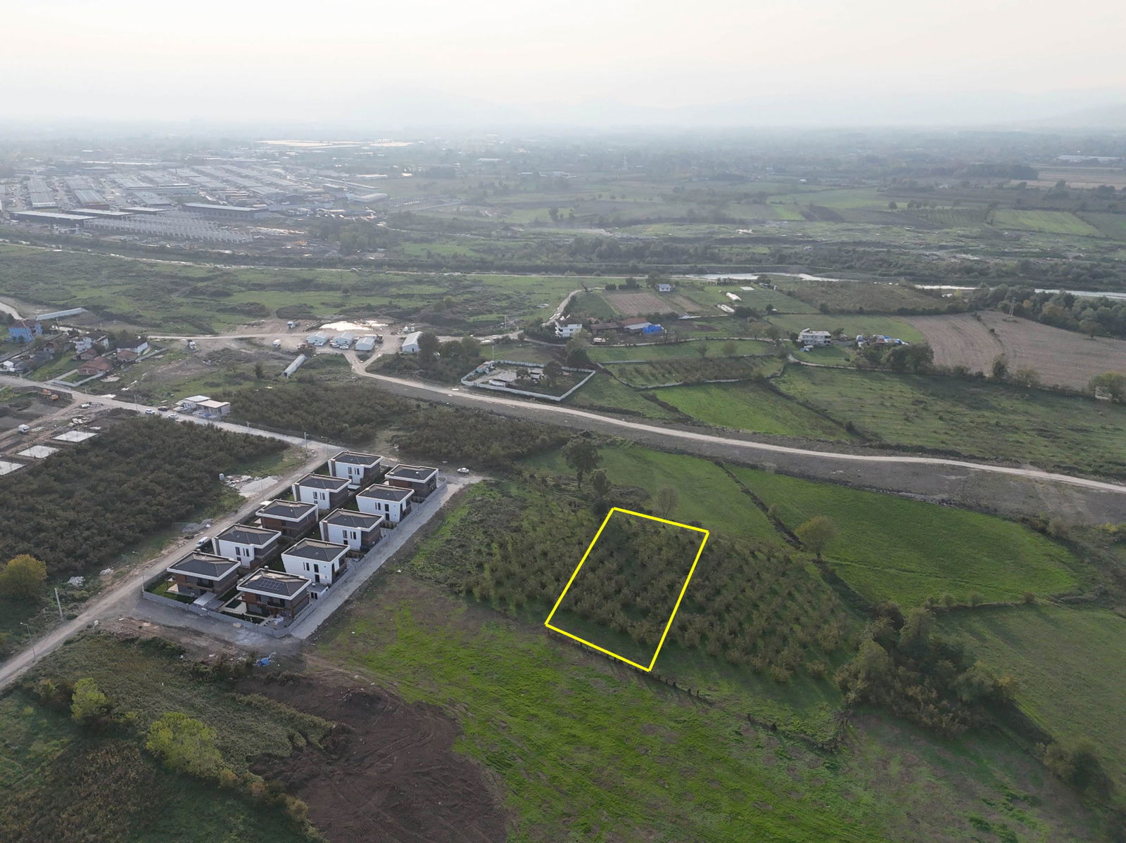 SARAYYERİ MAHALLESİ'NDE 2050 M2 SATILIK ARSA