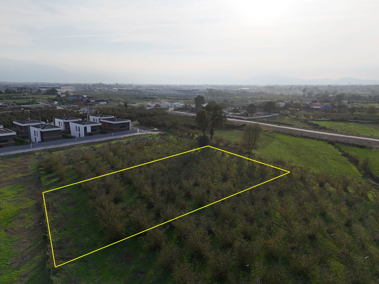 SARAYYERİ MAHALLESİ'NDE 2050 M2 SATILIK ARSA