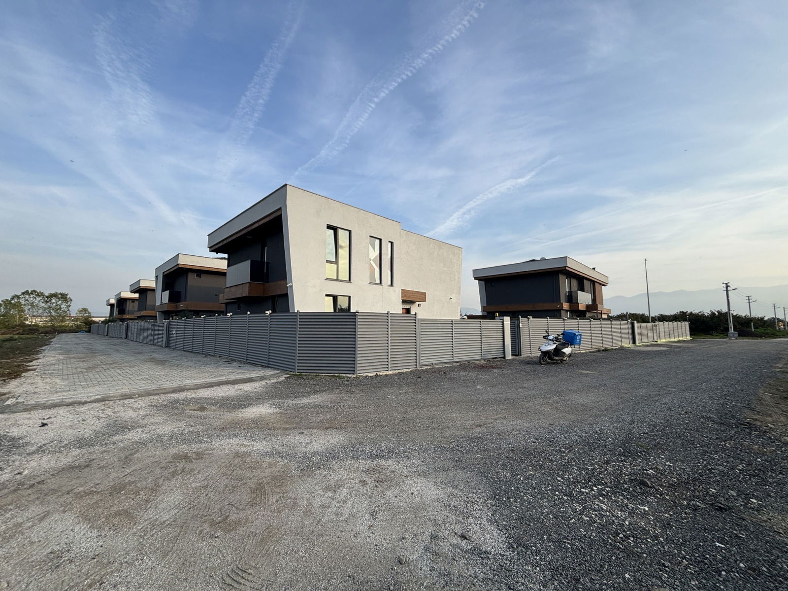 SARAYYERİ MAHALLESİ'NDE 2050 M2 SATILIK ARSA