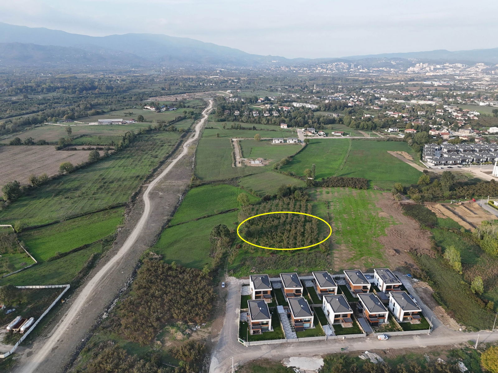 SARAYYERİ MAHALLESİ'NDE 2050 M2 SATILIK ARSA