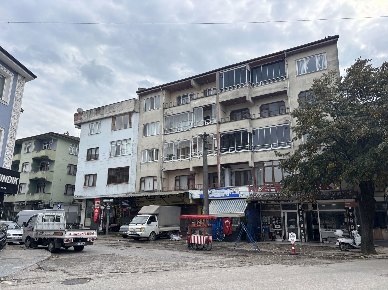 AZMİMİLLİ MAH. AYDINPINAR CADDESİNDE 3+1 121 M2 SATILIK DAİRE