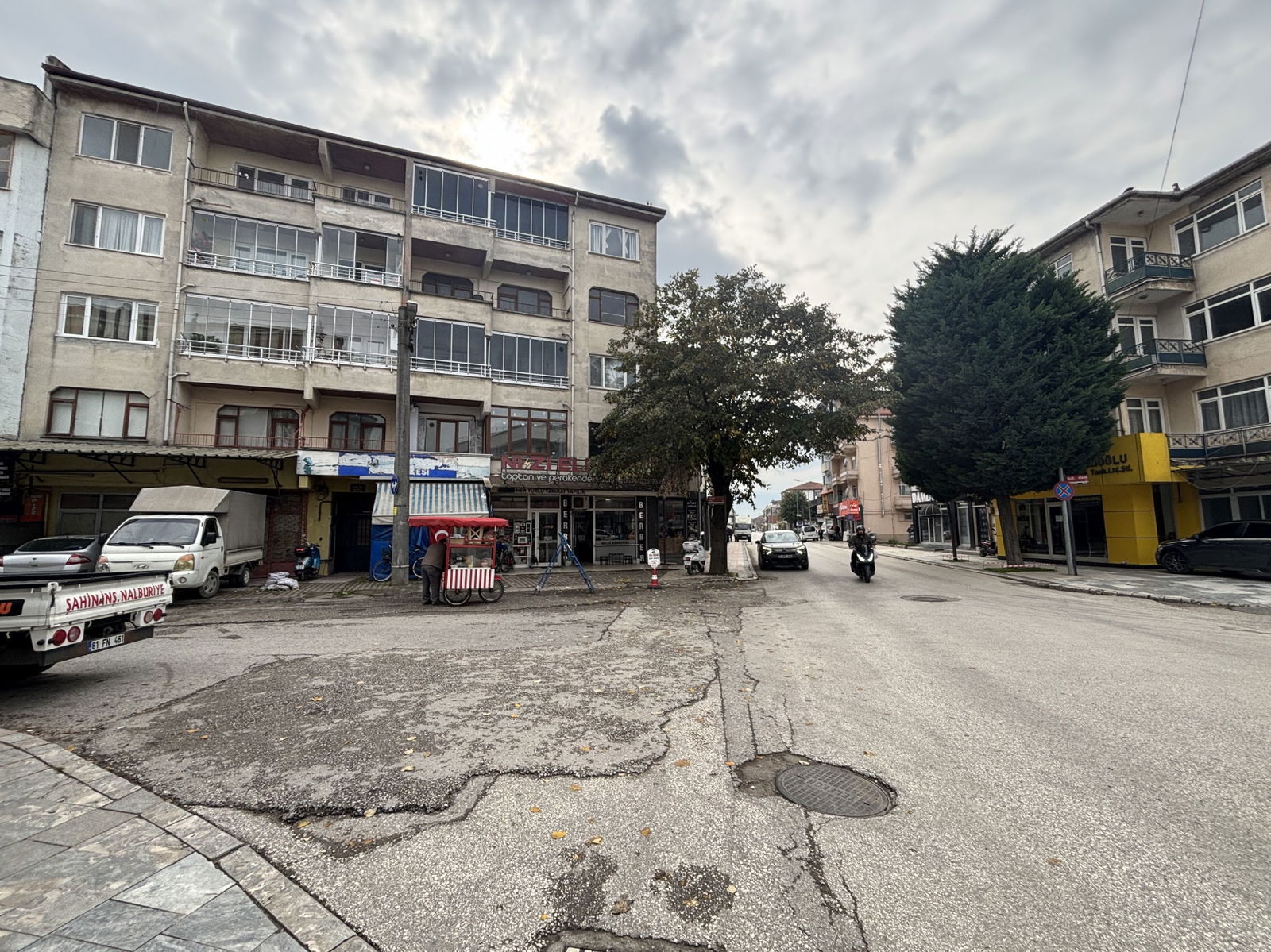 AZMİMİLLİ MAH. AYDINPINAR CADDESİNDE 3+1 121 M2 SATILIK DAİRE