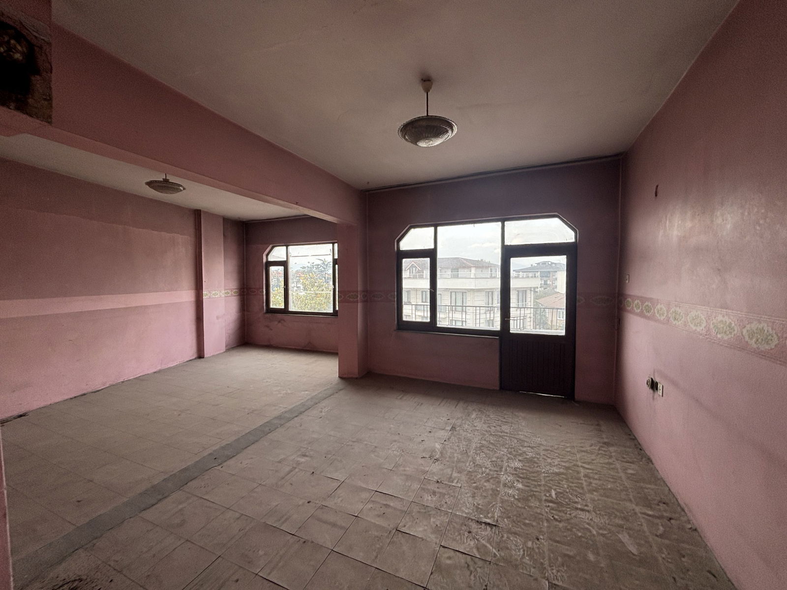 AZMİMİLLİ MAH. AYDINPINAR CADDESİNDE 3+1 121 M2 SATILIK DAİRE