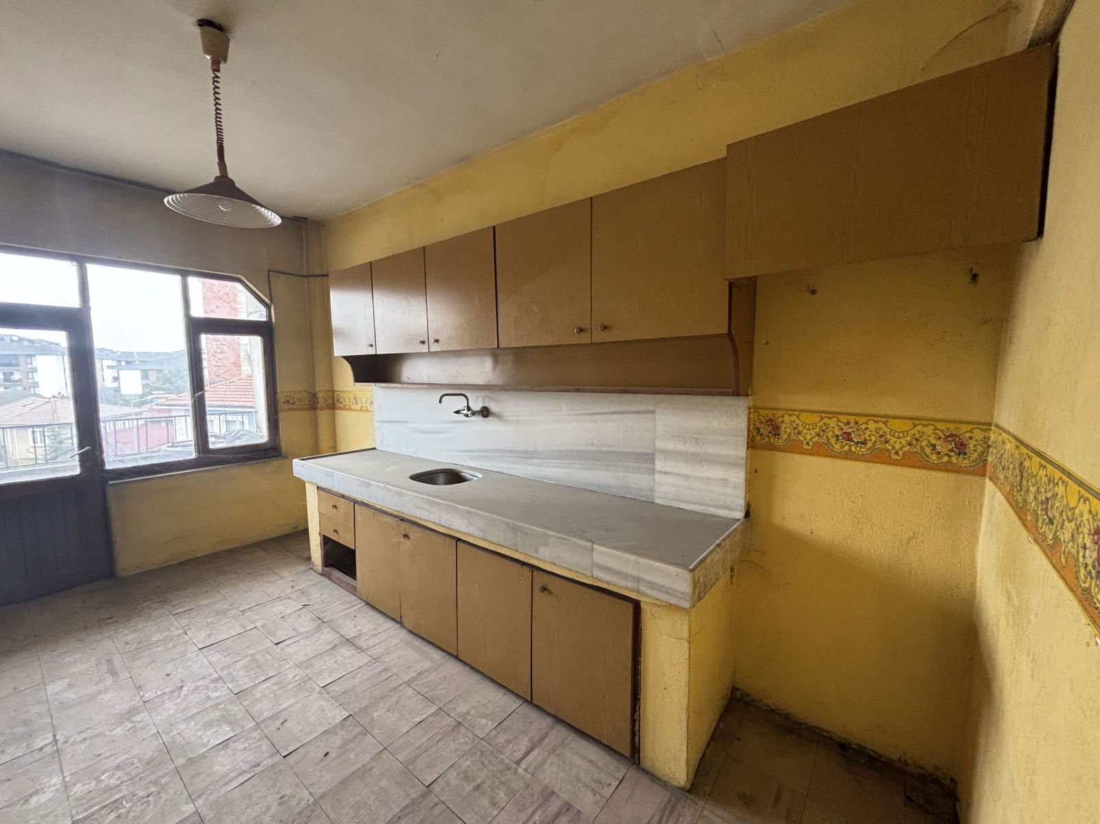 AZMİMİLLİ MAH. AYDINPINAR CADDESİNDE 3+1 121 M2 SATILIK DAİRE