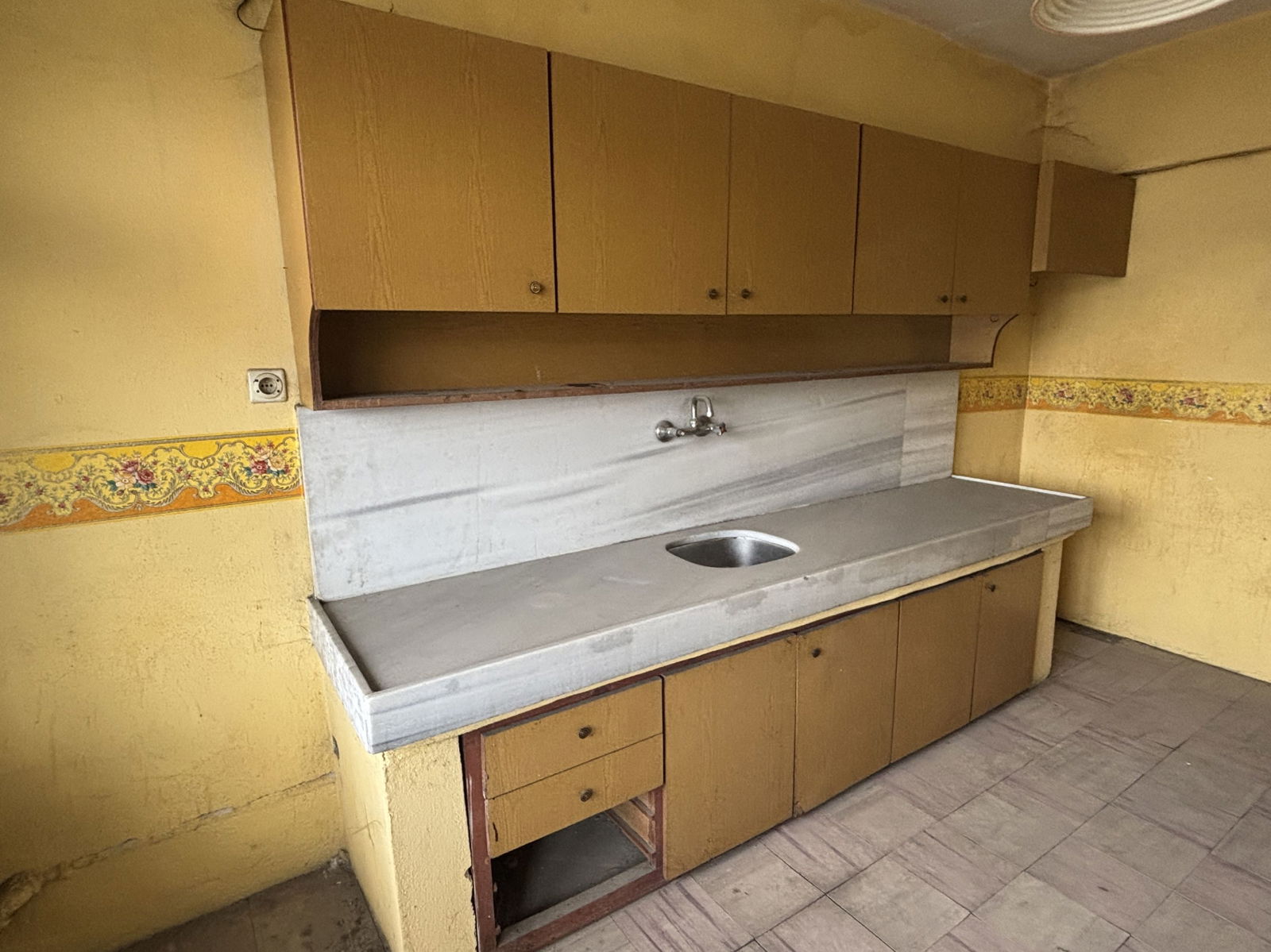 AZMİMİLLİ MAH. AYDINPINAR CADDESİNDE 3+1 121 M2 SATILIK DAİRE