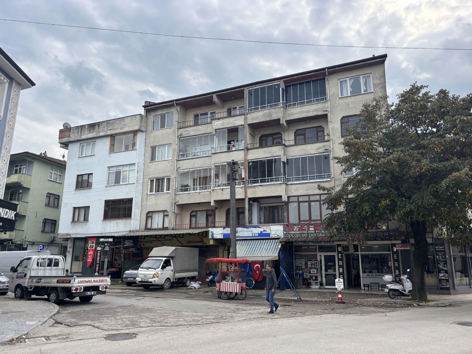 AZMİMİLLİ MAH. AYDINPINAR CADDESİNDE 3+1 121 M2 SATILIK DAİRE