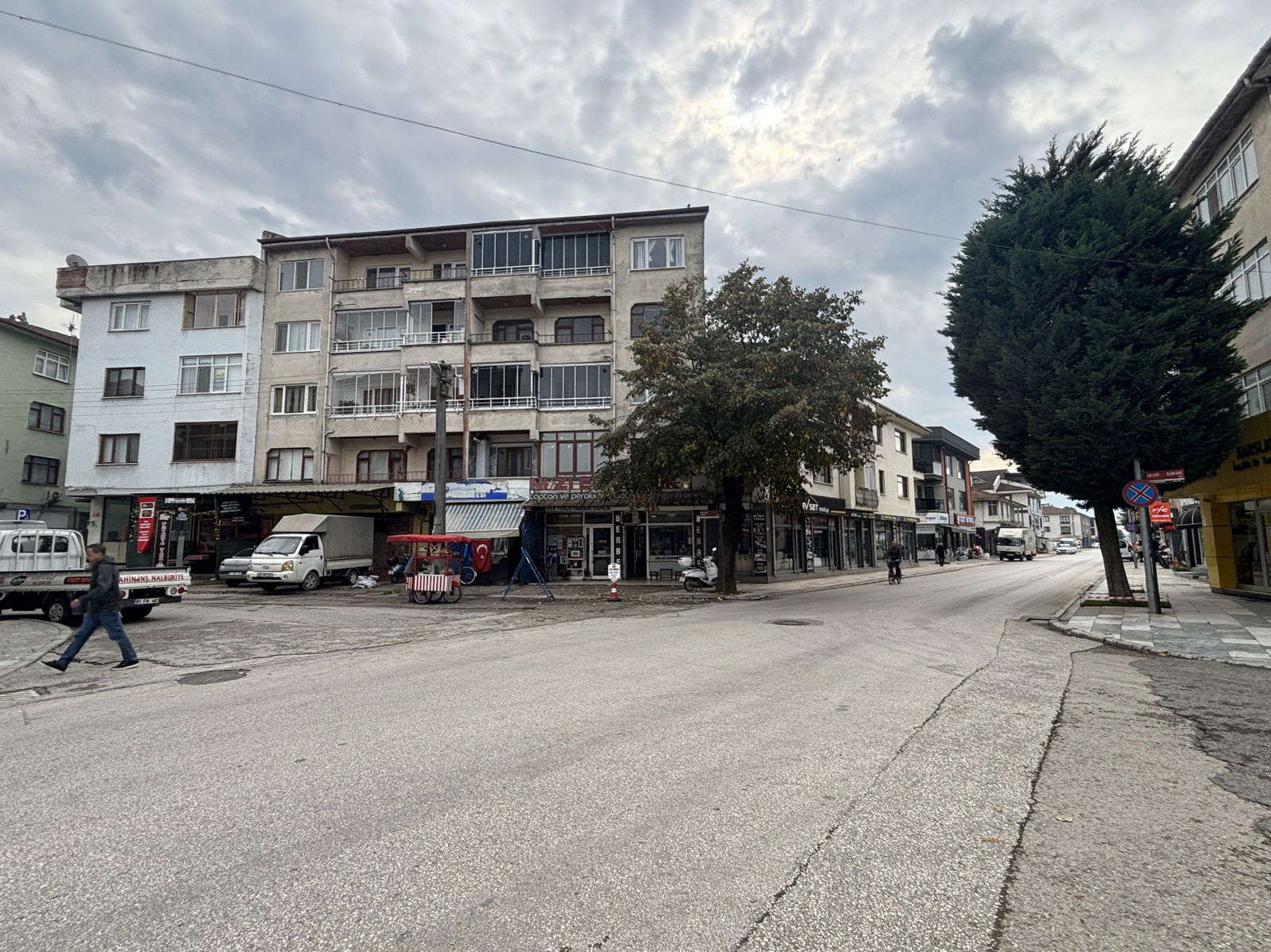 AZMİMİLLİ MAH. AYDINPINAR CADDESİNDE 3+1 121 M2 SATILIK DAİRE