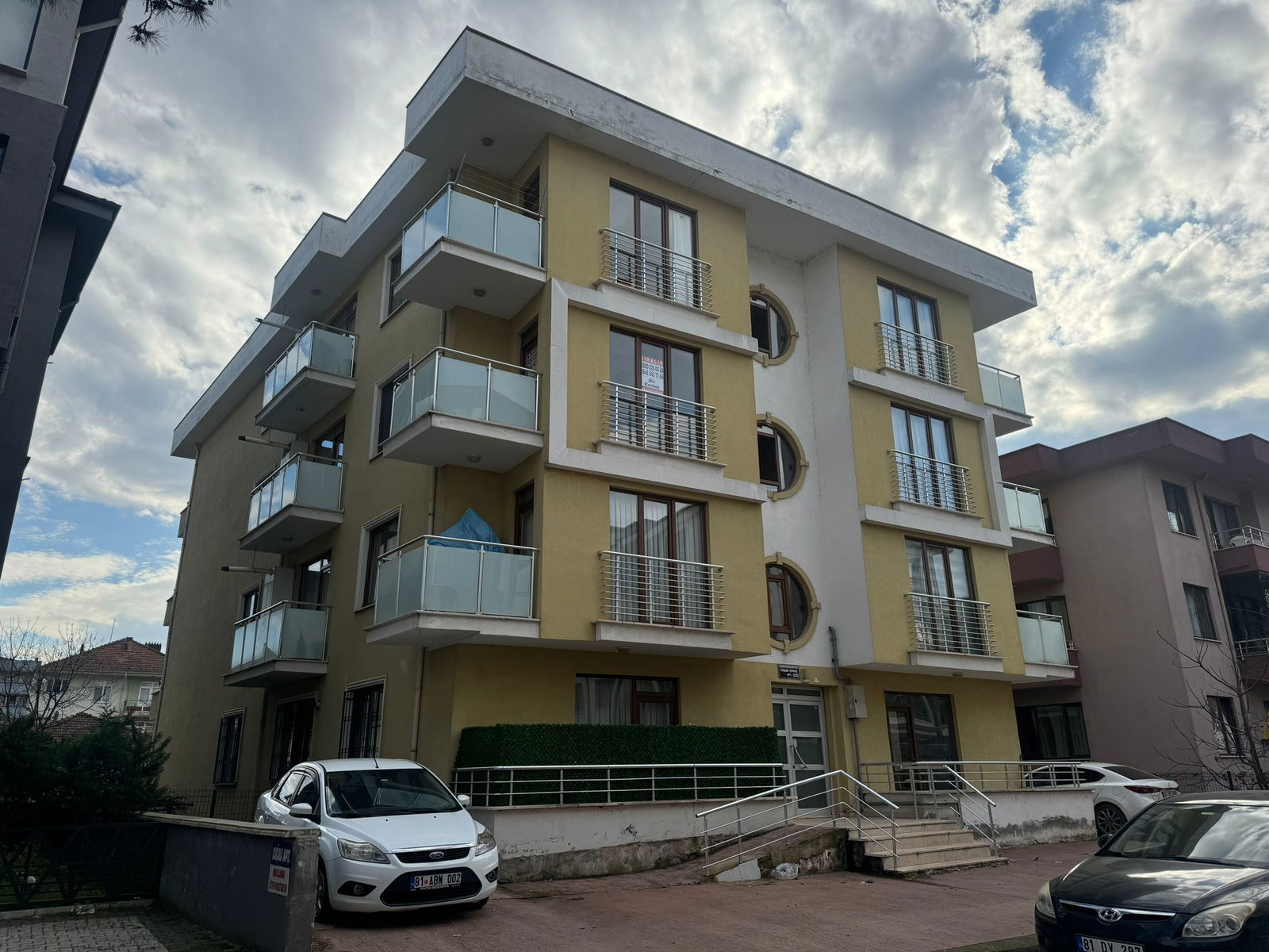 BURHANİYE MAHALLESİ'NDE 3+1 KİRALIK DAİRE