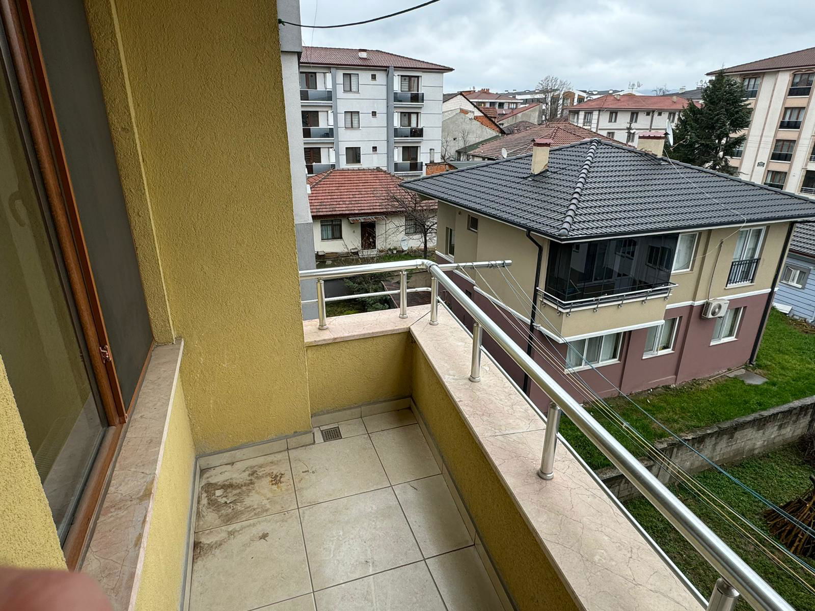 BURHANİYE MAHALLESİ'NDE 3+1 KİRALIK DAİRE