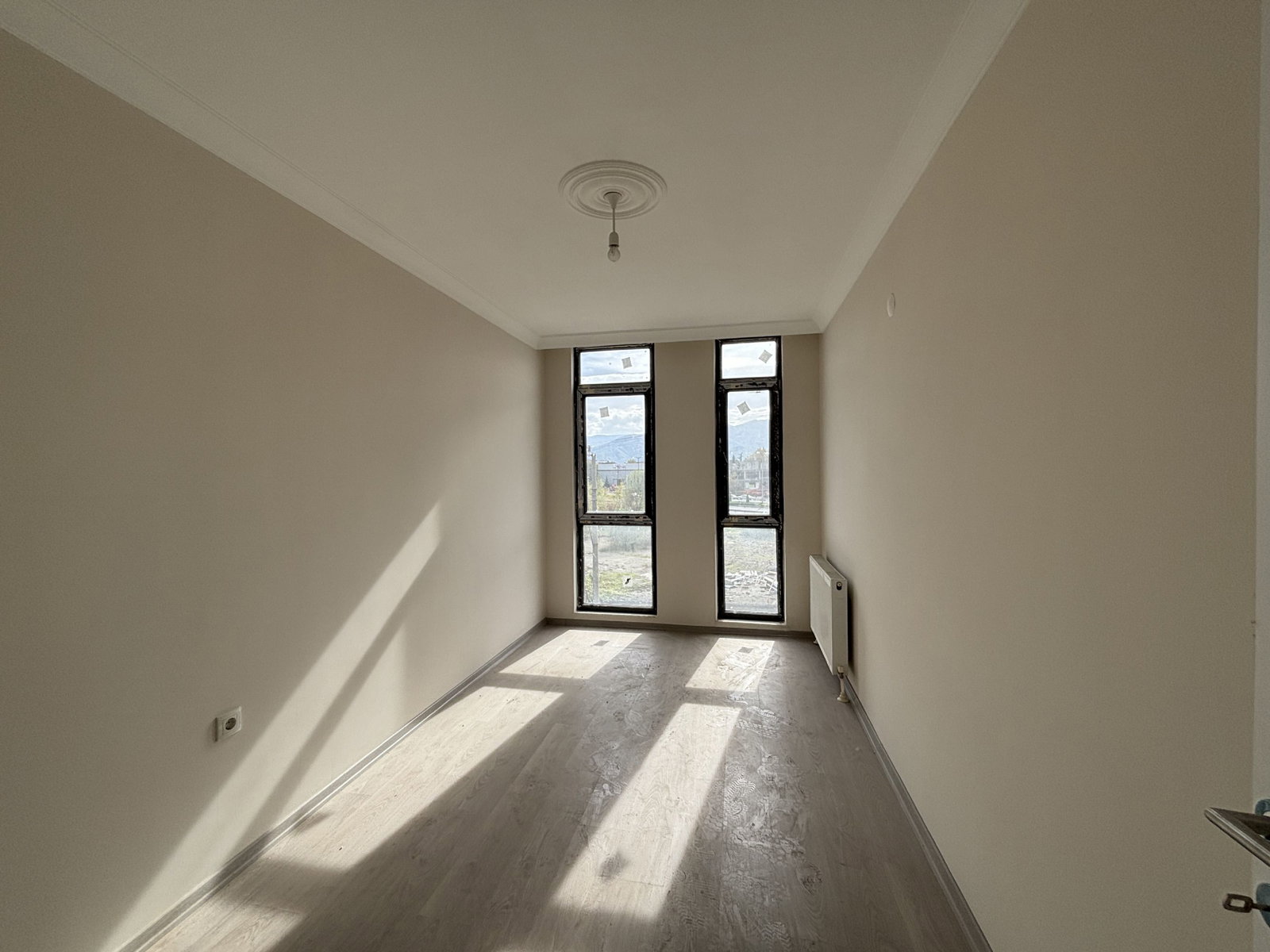 CUMHURİYET MAH. ALGÜN MODERN SİTESİ'NDE 3+1 125 M2 SATILIK DAİRE