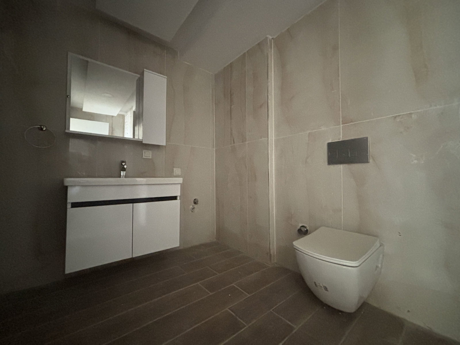 CUMHURİYET MAH. ALGÜN MODERN SİTESİ'NDE 3+1 125 M2 SATILIK DAİRE