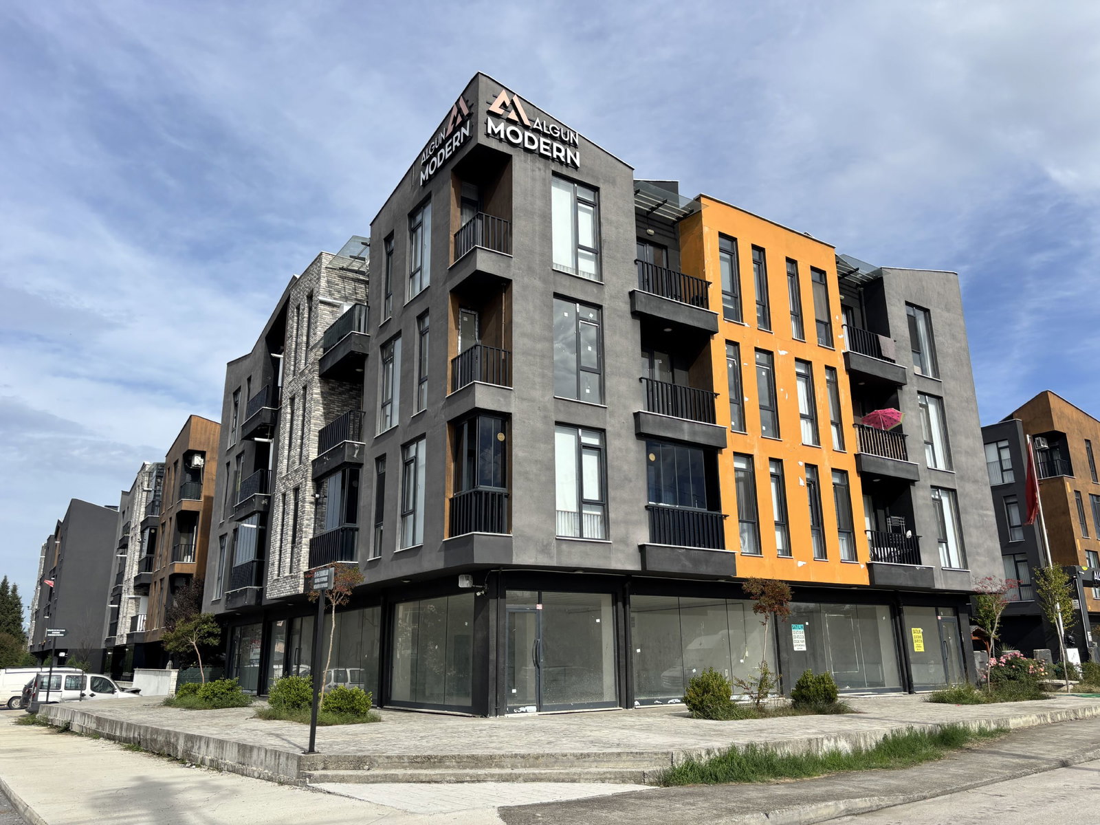 CUMHURİYET MAH. ALGÜN MODERN SİTESİ'NDE 3+1 125 M2 SATILIK DAİRE