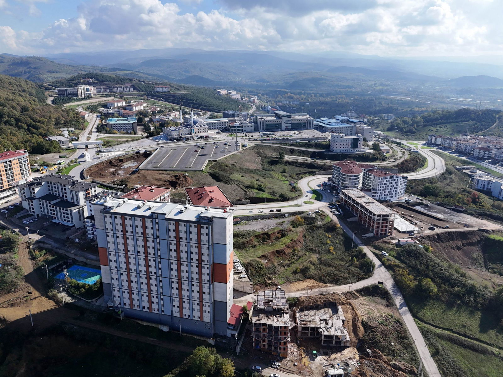 KONURALP ÜNİVERSİTE BÖLGESİ'NDE 6681 M2 SATILIK KUPON ARSA