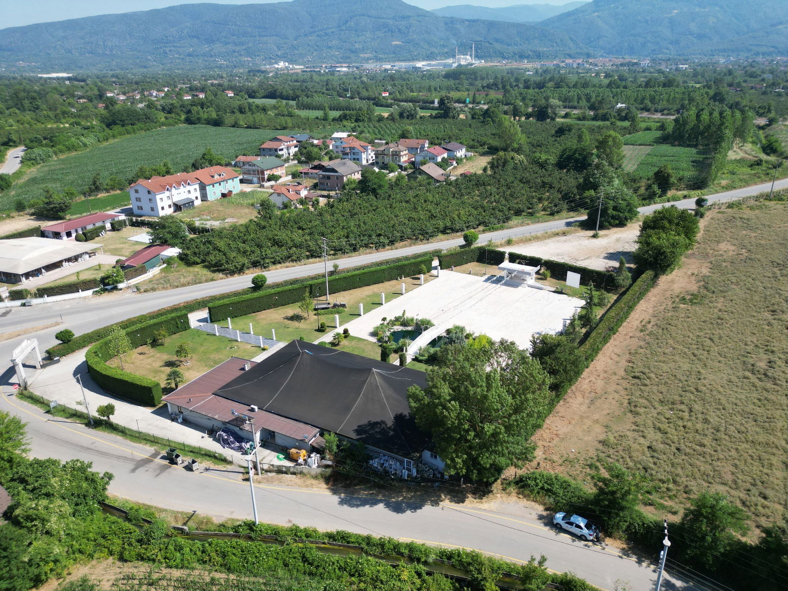 SİNİRCİ KÖYÜ BEYKÖY YOLU ÜZERİNDE 4218 M2 SATILIK ARSA