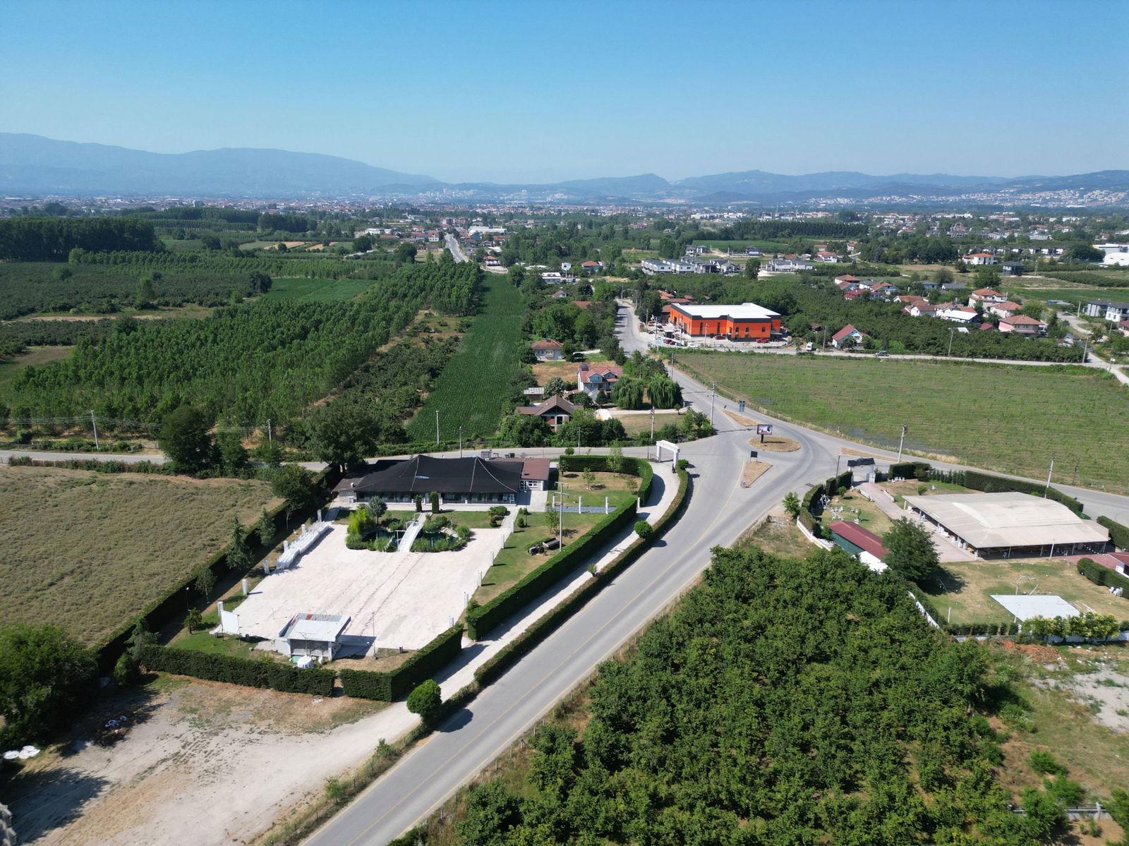 SİNİRCİ KÖYÜ BEYKÖY YOLU ÜZERİNDE 4218 M2 SATILIK ARSA