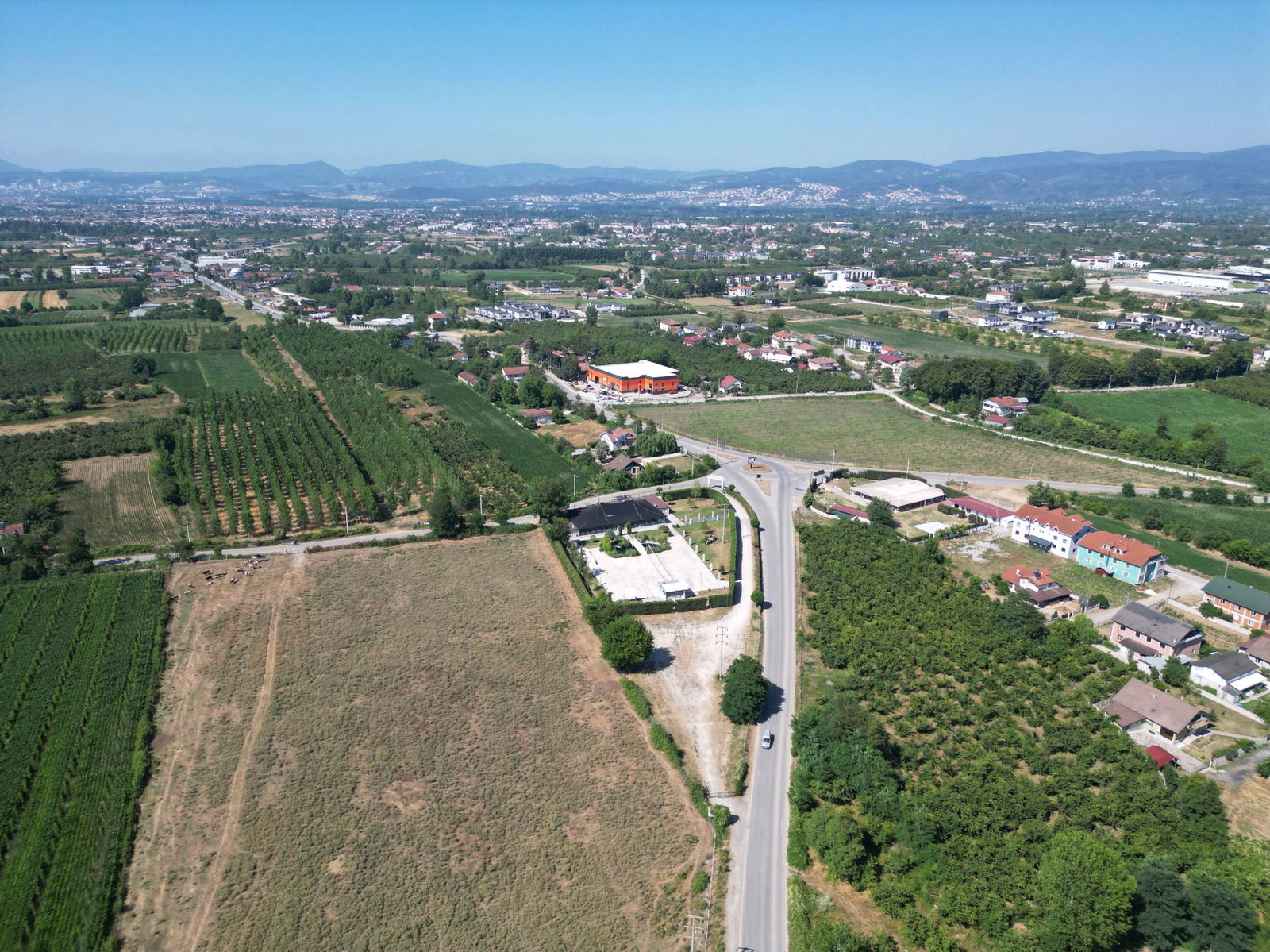 SİNİRCİ KÖYÜ BEYKÖY YOLU ÜZERİNDE 4218 M2 SATILIK ARSA