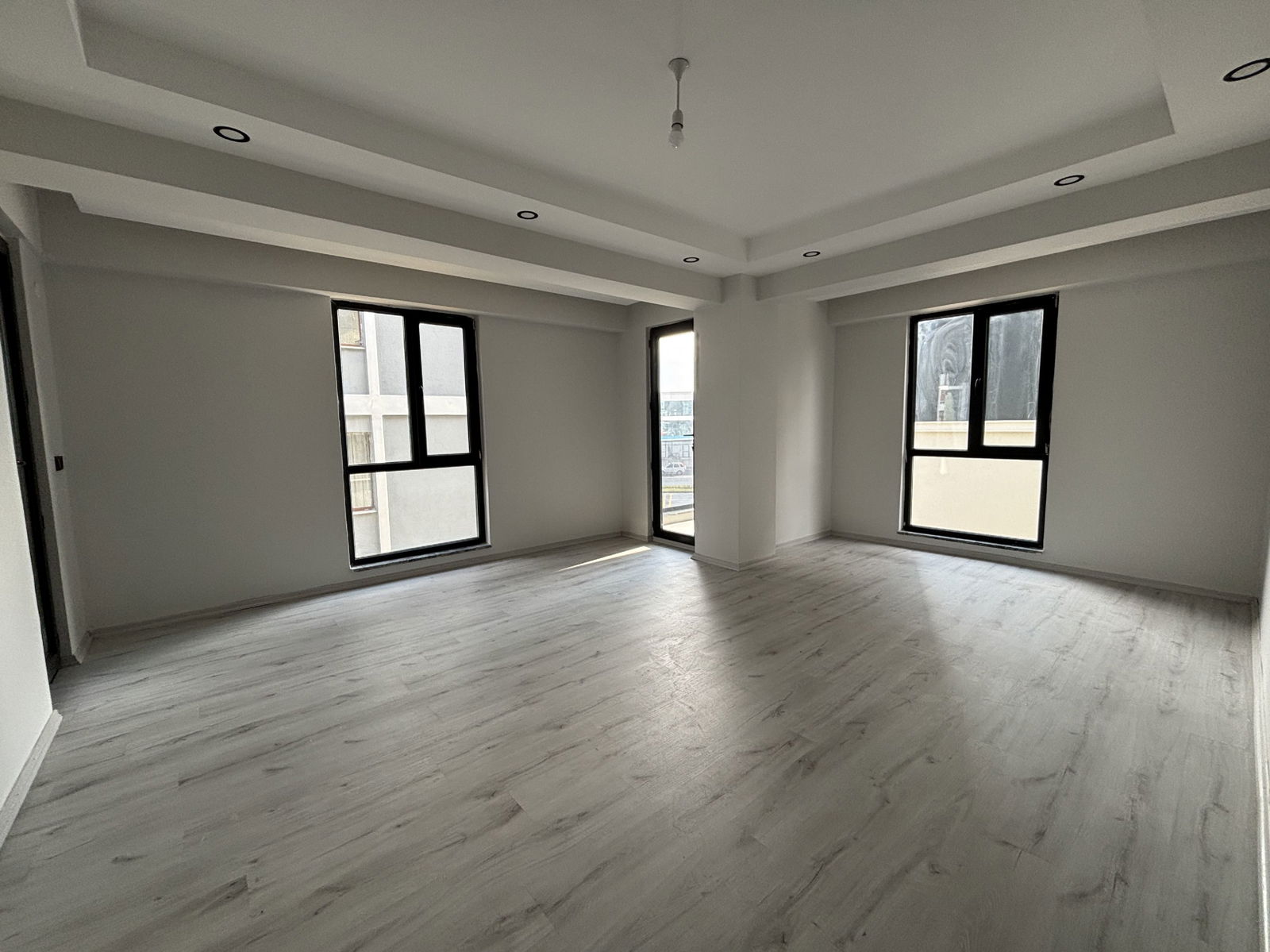 KOÇYAZI MAHALLESİ'NDE 3+1 125 M2 KİRALIK ARA KAT DAİRE