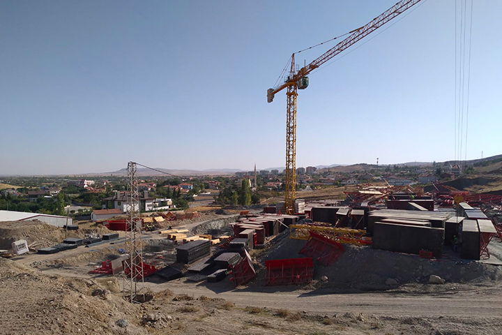 Satışta ve Devam Eden ProjelerKonya Meram 657 adet Konut , 13 Adet Dükkan ve 2 Adet Cami İnşaatları İle Altyapı ve Çevre Düzenlemesi