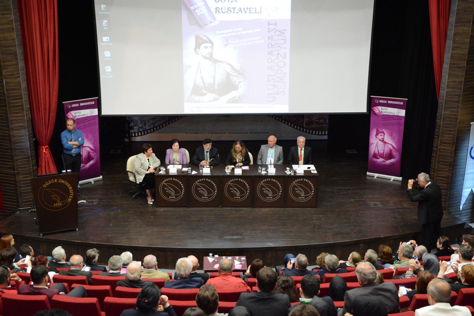 Düzce Üniversitesi İstiklal Konferans Salonu